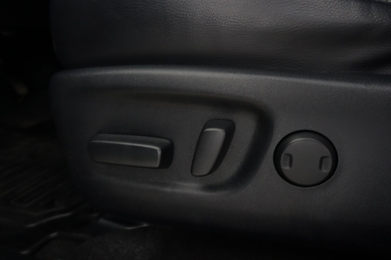 Toyota RAV4 2016 2,5 Hybrid AWD Premium Business - | Adapt. Cruise | KeylessGO | P.Kamera | JBL | Sähköpenkit | Musta Sisäkatto |