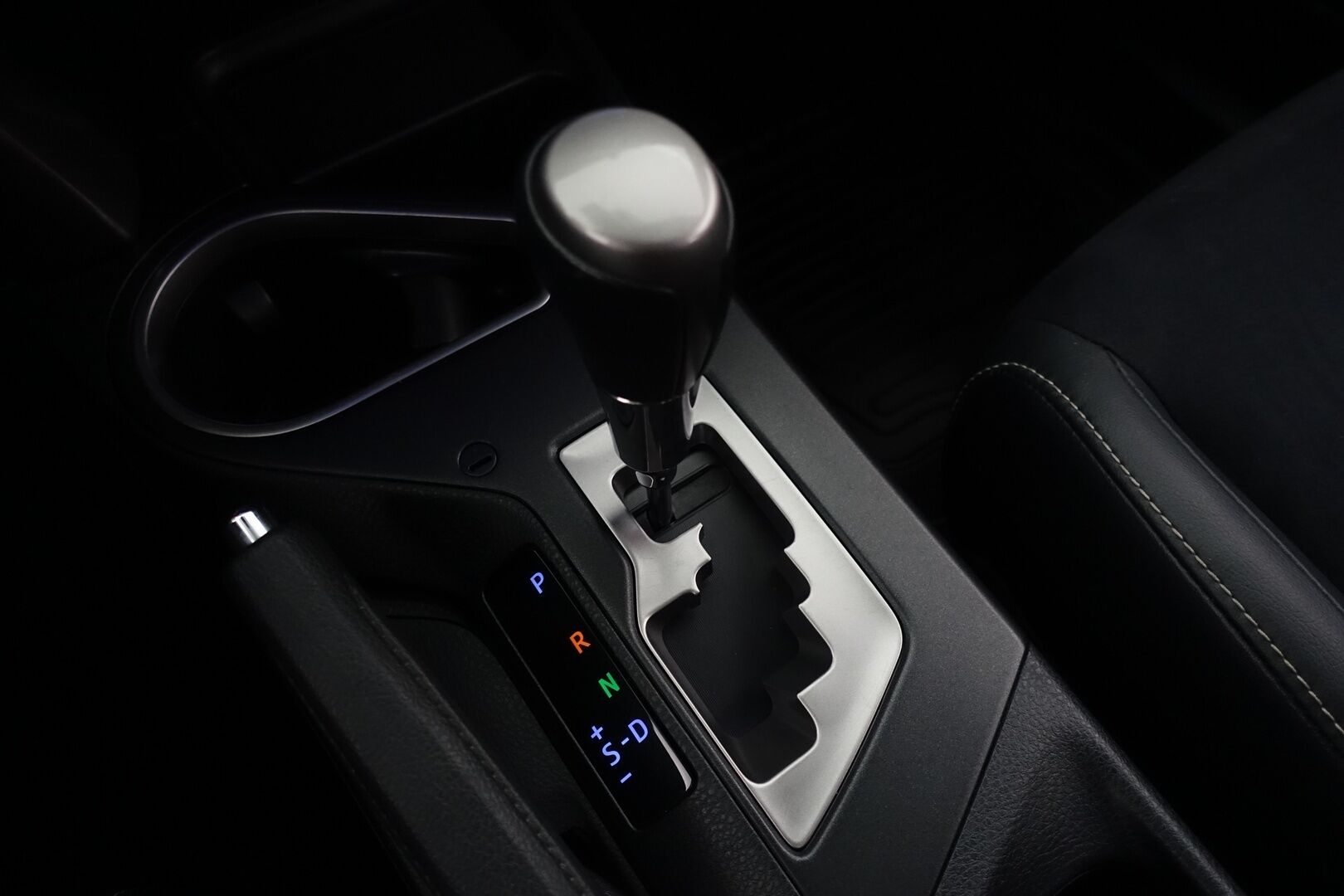 Toyota RAV4 2016 2,5 Hybrid AWD Premium Business - | Adapt. Cruise | KeylessGO | P.Kamera | JBL | Sähköpenkit | Musta Sisäkatto |