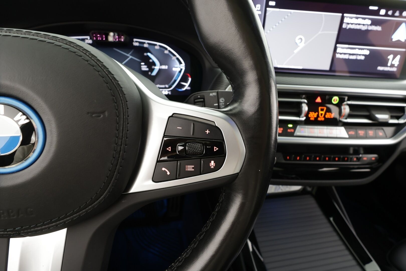 BMW iX3 2022 G08 M Sport Charged * ACC / Panorama / P.kamera / Adapt.LED / Muistipenkki / Koukku / Navi / Comfort Access * - Merkkihuollettu / Akku kuntotarkastettu SoH 97,2%