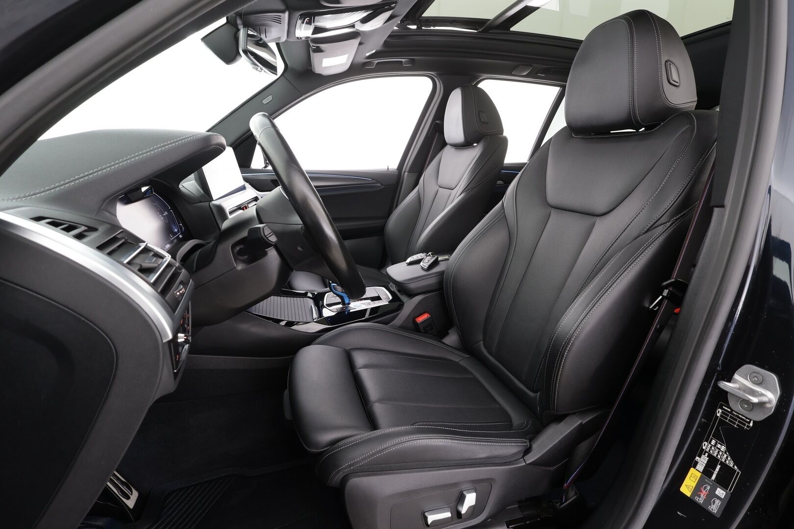 BMW iX3 2022 G08 M Sport Charged * ACC / Panorama / P.kamera / Adapt.LED / Muistipenkki / Koukku / Navi / Comfort Access * - Merkkihuollettu / Akku kuntotarkastettu SoH 97,2%