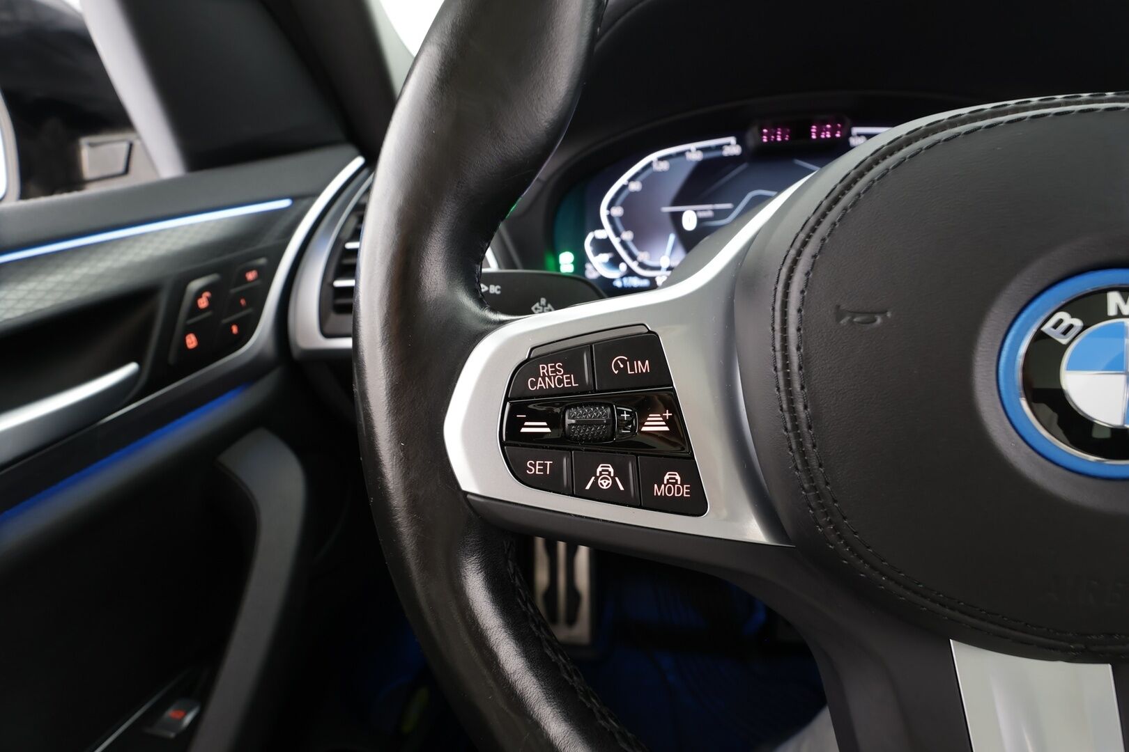 BMW iX3 2022 G08 M Sport Charged * ACC / Panorama / P.kamera / Adapt.LED / Muistipenkki / Koukku / Navi / Comfort Access * - Merkkihuollettu / Akku kuntotarkastettu SoH 97,2%