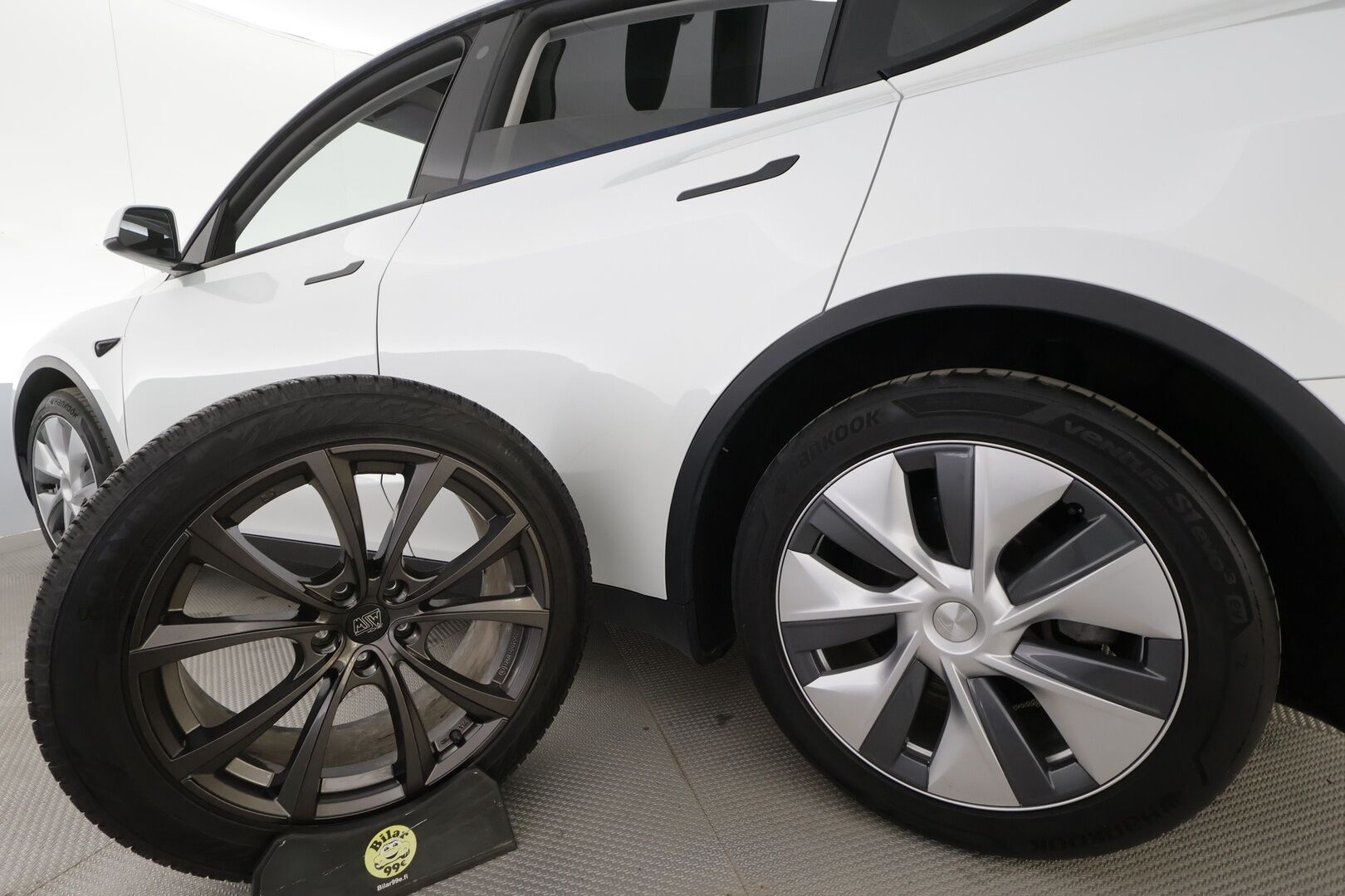 Tesla Model Y 2022 Long Range Dual motor AWD - | ACC | Koukku | ILP | Ryzen | Matrix | Lasikatto | Premium audio | P.kamera | Akuston esilämmitys | 2x renkaat aluin |