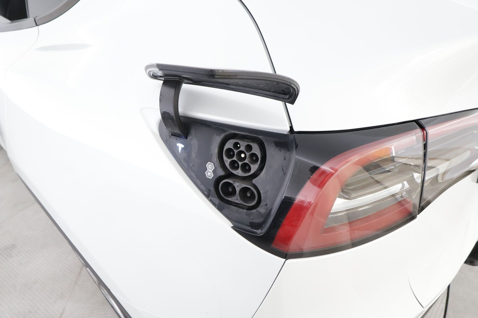 Tesla Model Y 2022 Long Range Dual motor AWD - | ACC | Koukku | ILP | Ryzen | Matrix | Lasikatto | Premium audio | P.kamera | Akuston esilämmitys | 2x renkaat aluin |