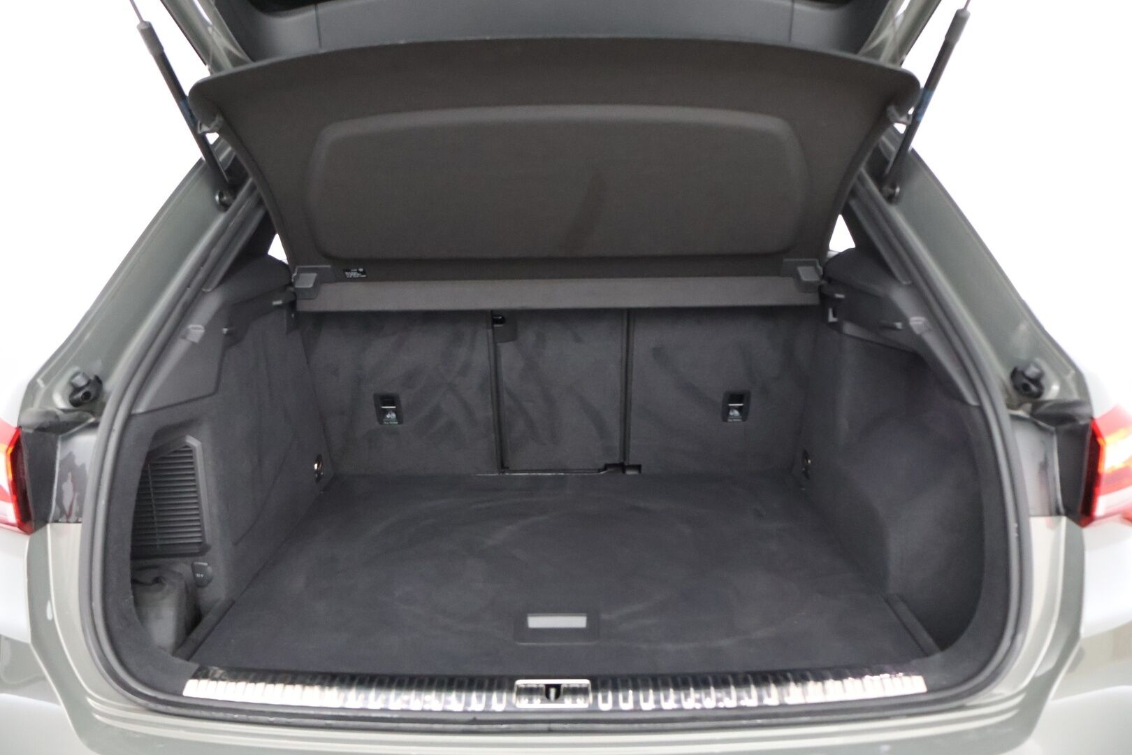 Audi Q3 2021 S line 45 TFSI e 180 kW S tronic - 3,99 % KORKOTARJOUS TÄHÄN AUTOON - S LINE / Adapt.Vakkari / Digital Cockpit / Puolinahkaiset Sporttipenkit / BLIS / Navigointi / Upea yksilö!