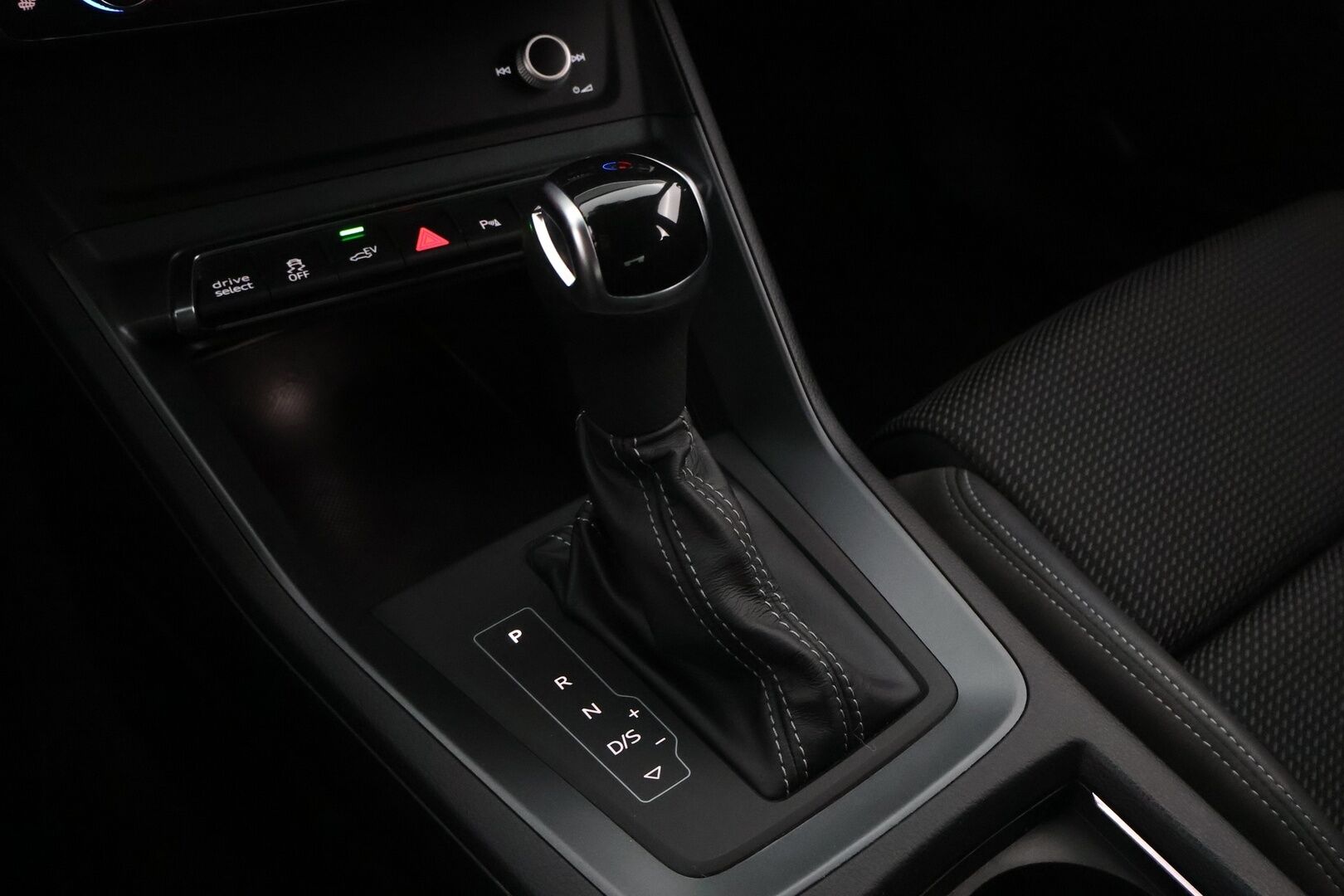 Audi Q3 2021 S line 45 TFSI e 180 kW S tronic - 3,99 % KORKOTARJOUS TÄHÄN AUTOON - S LINE / Adapt.Vakkari / Digital Cockpit / Puolinahkaiset Sporttipenkit / BLIS / Navigointi / Upea yksilö!