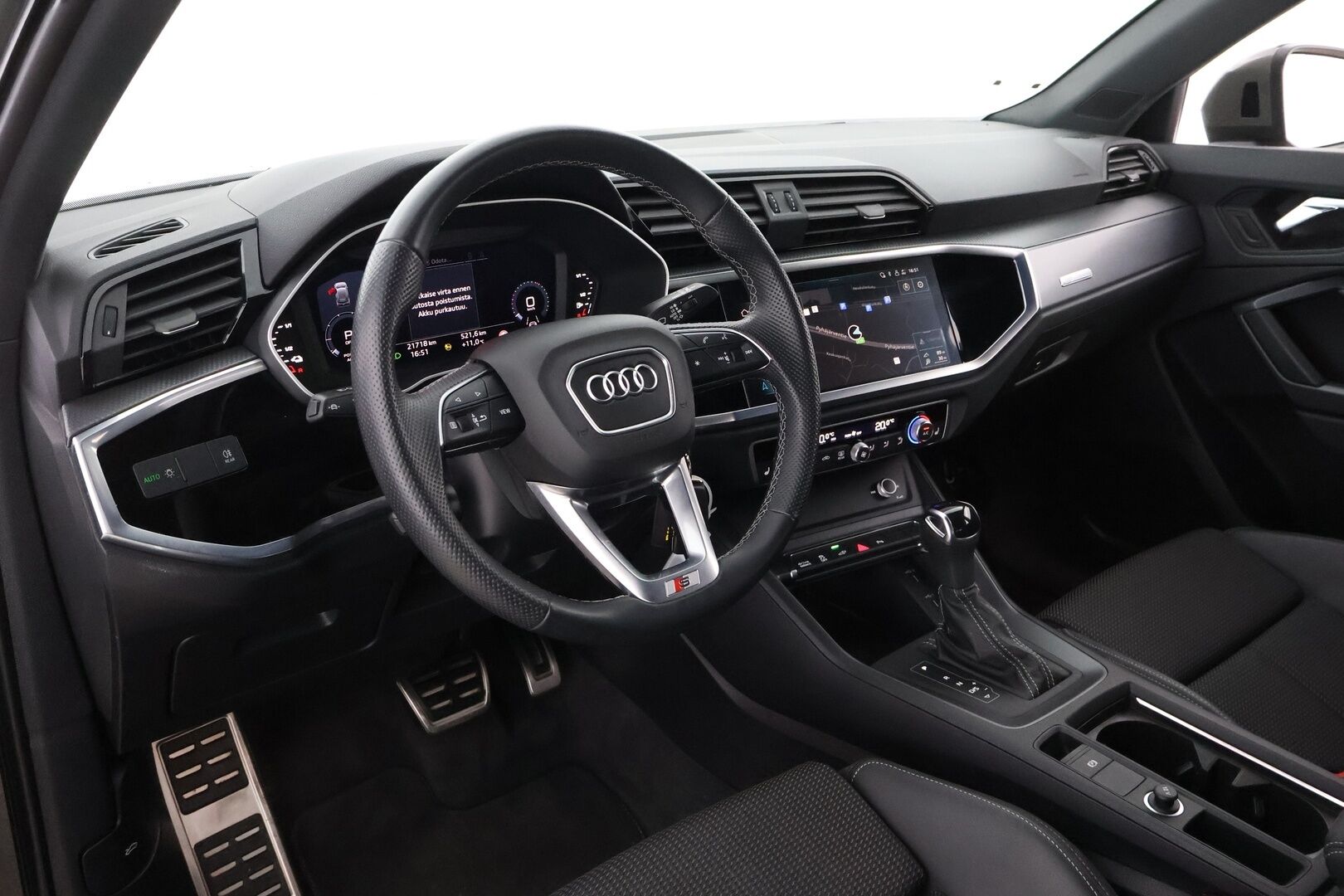 Audi Q3 2021 S line 45 TFSI e 180 kW S tronic - 3,99 % KORKOTARJOUS TÄHÄN AUTOON - S LINE / Adapt.Vakkari / Digital Cockpit / Puolinahkaiset Sporttipenkit / BLIS / Navigointi / Upea yksilö!