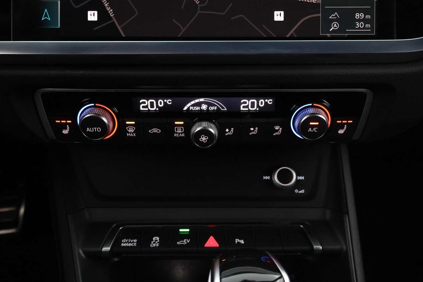 Audi Q3 2021 S line 45 TFSI e 180 kW S tronic - 3,99 % KORKOTARJOUS TÄHÄN AUTOON - S LINE / Adapt.Vakkari / Digital Cockpit / Puolinahkaiset Sporttipenkit / BLIS / Navigointi / Upea yksilö!
