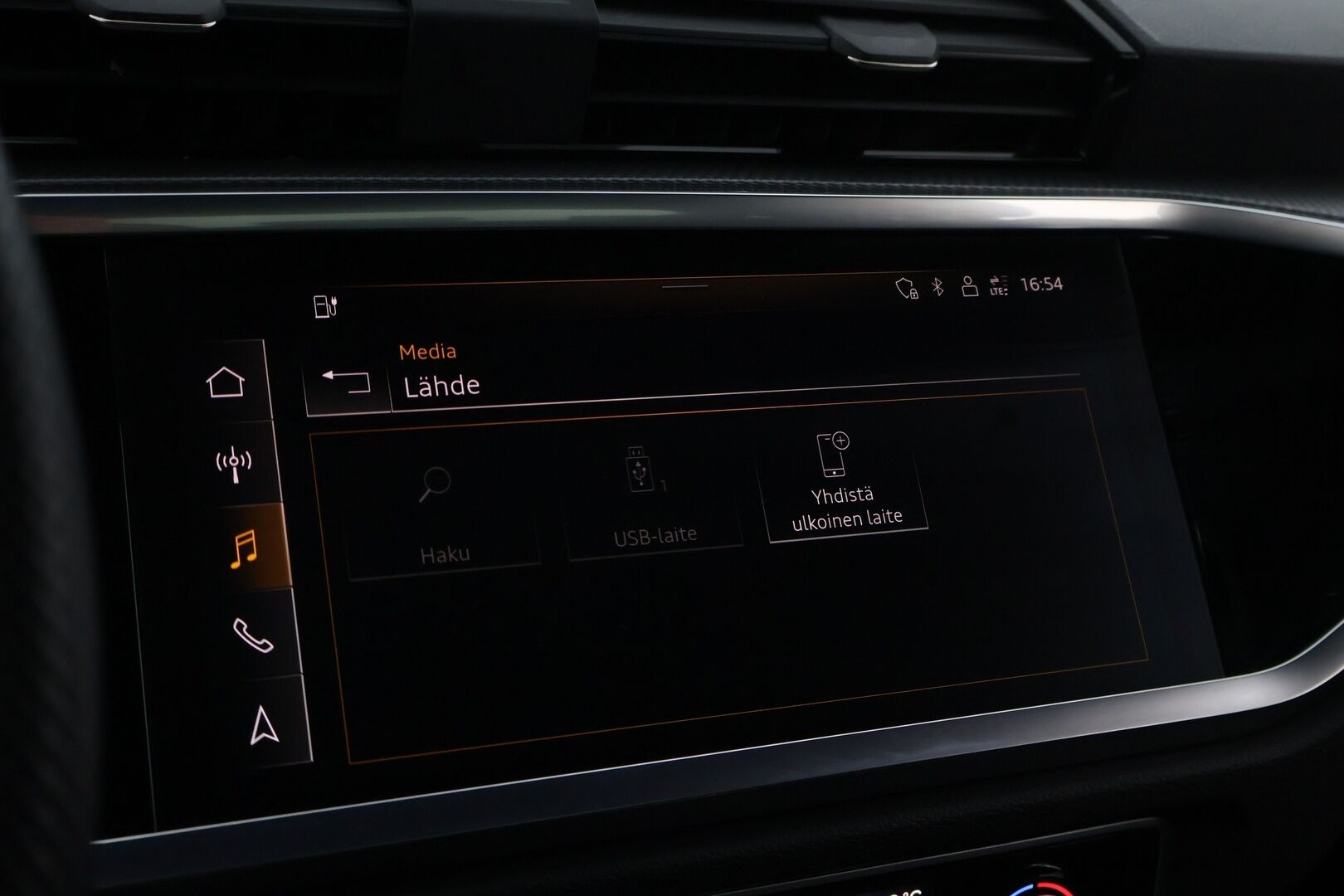 Audi Q3 2021 S line 45 TFSI e 180 kW S tronic - 3,99 % KORKOTARJOUS TÄHÄN AUTOON - S LINE / Adapt.Vakkari / Digital Cockpit / Puolinahkaiset Sporttipenkit / BLIS / Navigointi / Upea yksilö!