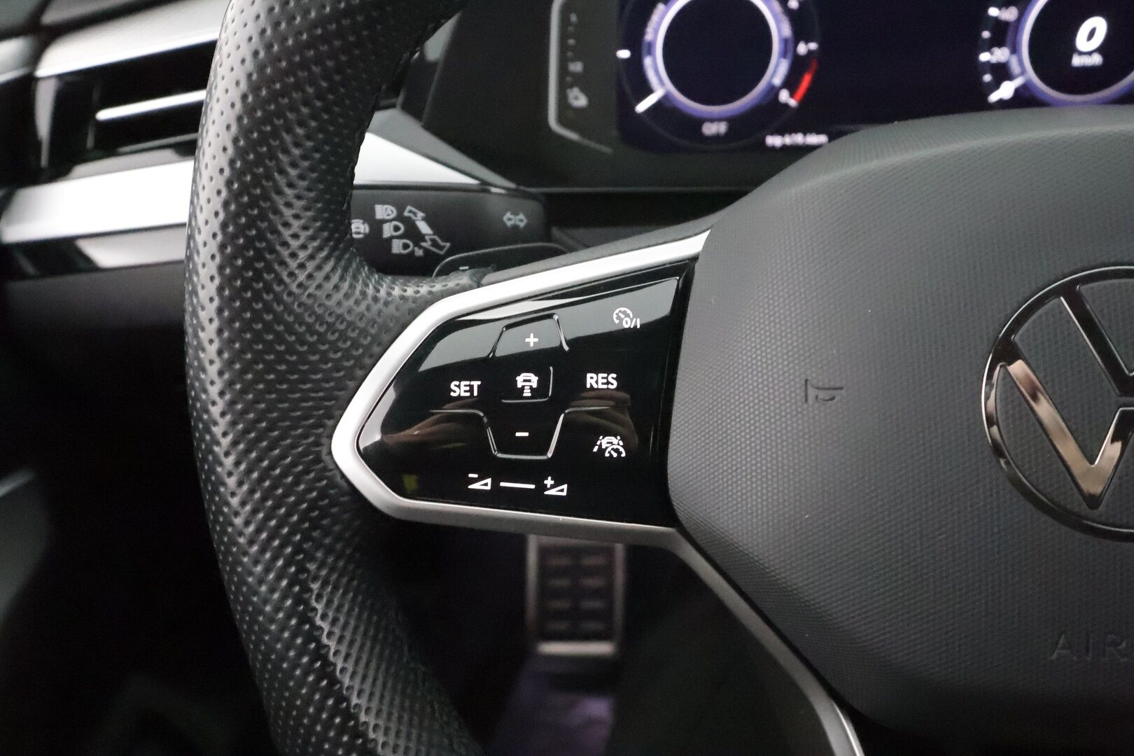 Volkswagen Arteon 2022 Shooting Brake R-Line eHybrid 160 kW DSG *ACC / LED / Koukku / Keyless* - Webasto / Navi / P.Kamera / Kahdet renkaat aluvanteilla - HULLUT AVAJAISHULINAT KORKOTARJOUS 3,29 %