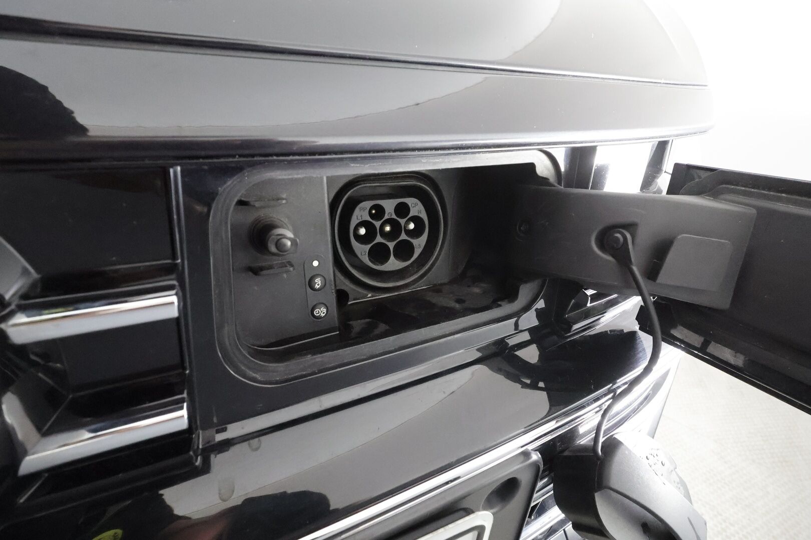 Volkswagen Arteon 2022 Shooting Brake R-Line eHybrid 160 kW DSG *ACC / LED / Koukku / Keyless* - Webasto / Navi / P.Kamera / Kahdet renkaat aluvanteilla - HULLUT AVAJAISHULINAT KORKOTARJOUS 3,29 %