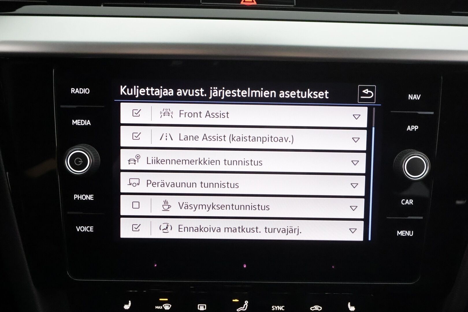 Volkswagen Arteon 2022 Shooting Brake R-Line eHybrid 160 kW DSG * ACC / Webasto / LED / Koukku / Navi / Keyless * - P.Kamera / Kahdet renkaat aluvanteilla