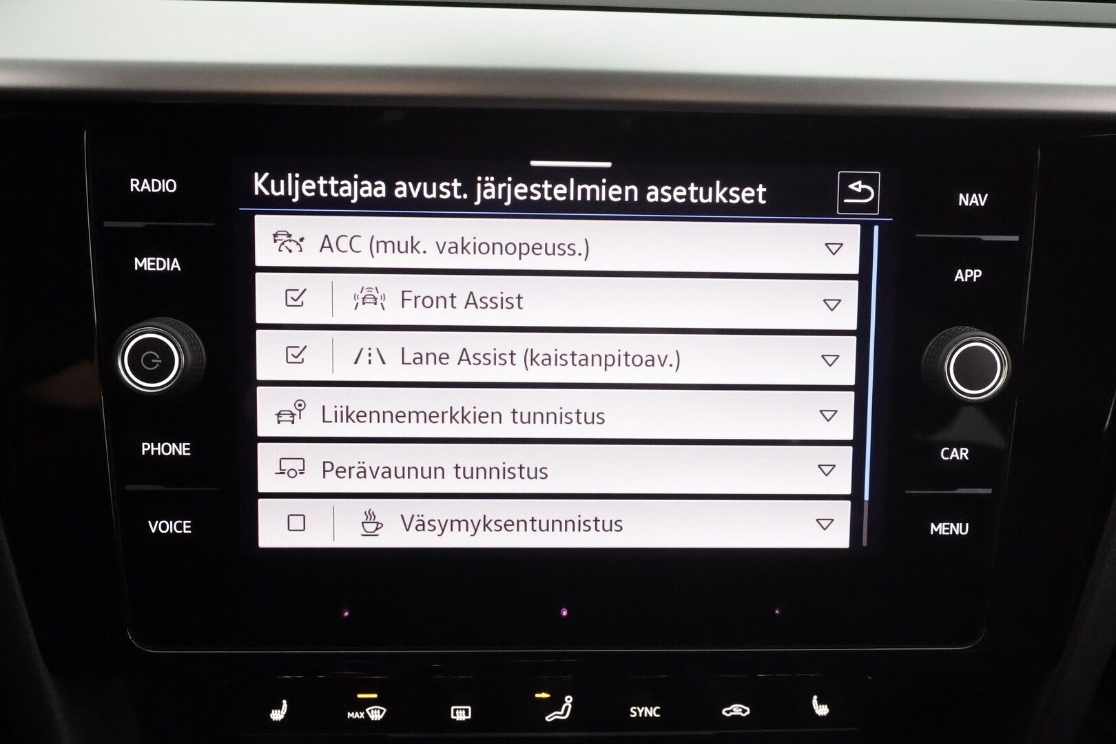 Volkswagen Arteon 2022 Shooting Brake R-Line eHybrid 160 kW DSG * ACC / Webasto / LED / Koukku / Navi / Keyless * - P.Kamera / Kahdet renkaat aluvanteilla