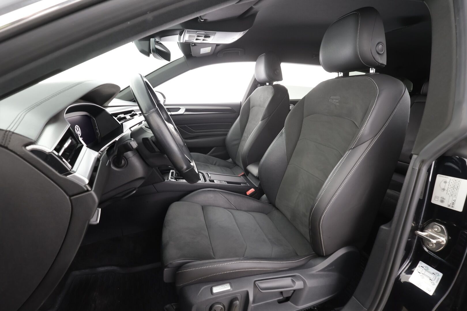 Volkswagen Arteon 2022 Shooting Brake R-Line eHybrid 160 kW DSG *ACC / LED / Koukku / Keyless* - Webasto / Navi / P.Kamera / Kahdet renkaat aluvanteilla - HULLUT AVAJAISHULINAT KORKOTARJOUS 3,29 %