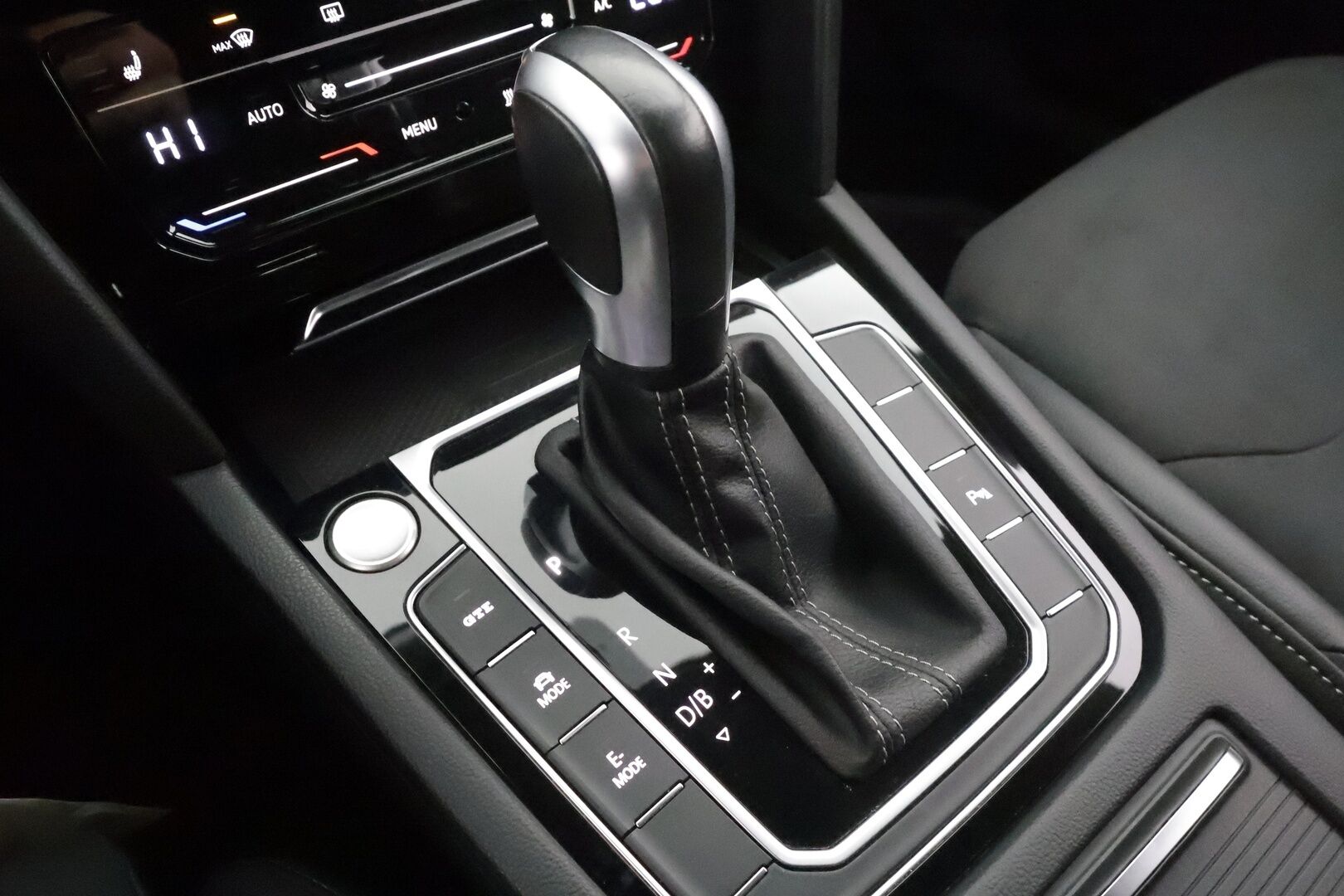 Volkswagen Arteon 2022 Shooting Brake R-Line eHybrid 160 kW DSG * ACC / Webasto / LED / Koukku / Navi / Keyless * - P.Kamera / Kahdet renkaat aluvanteilla