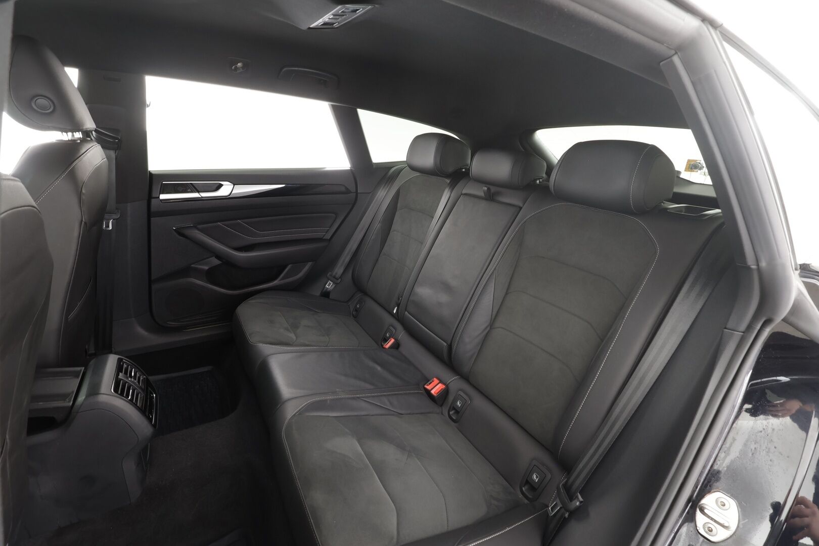 Volkswagen Arteon 2022 Shooting Brake R-Line eHybrid 160 kW DSG *ACC / LED / Koukku / Keyless* - Webasto / Navi / P.Kamera / Kahdet renkaat aluvanteilla - HULLUT AVAJAISHULINAT KORKOTARJOUS 3,29 %