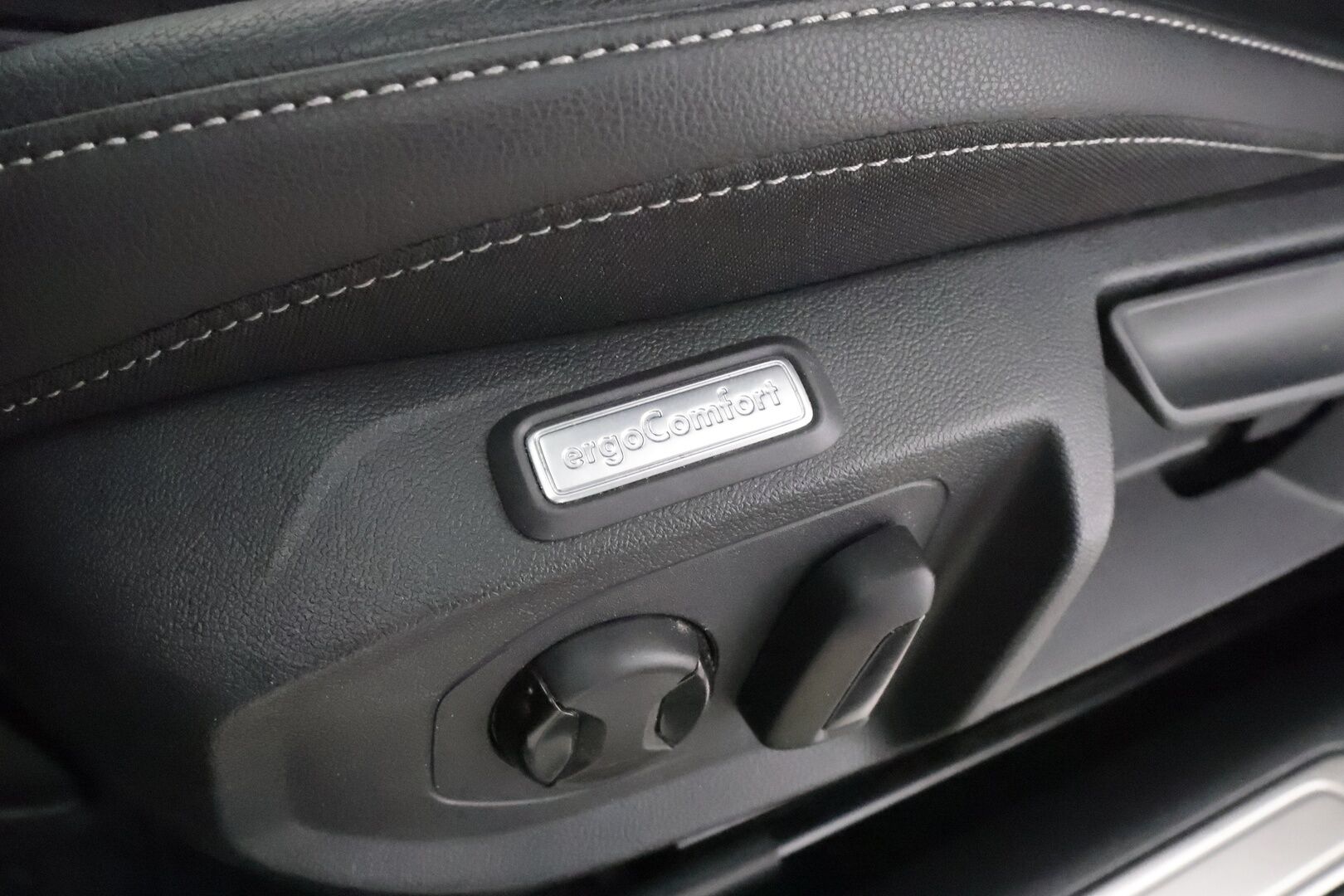 Volkswagen Arteon 2022 Shooting Brake R-Line eHybrid 160 kW DSG * ACC / Webasto / LED / Koukku / Navi / Keyless * - P.Kamera / Kahdet renkaat aluvanteilla