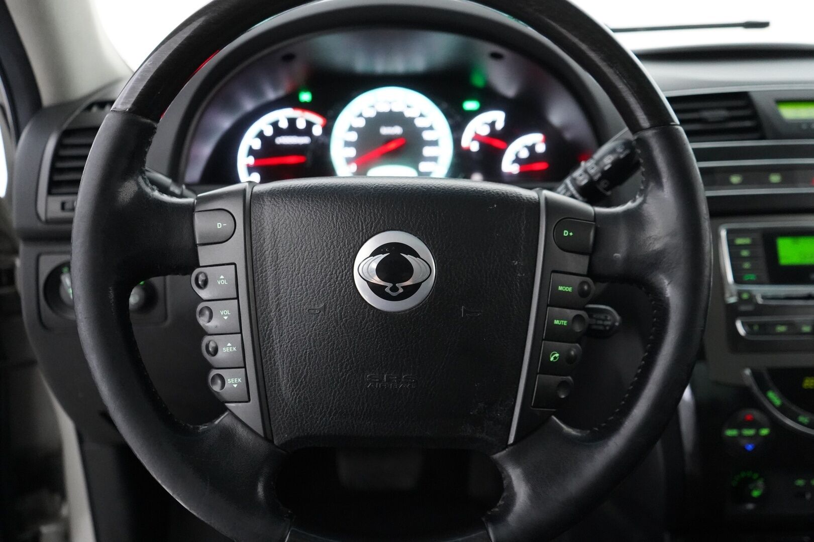 Ssangyong Rexton 2016 D20 AWD 5AT QUARTZ LIMITED - | Vakkari | Kuskinpenkki sähkö+muisti | Kattoikkuna | Pakettiautoksi rekisteröity | 2x Renkaat | Seuraava katsastus 10/26 | 