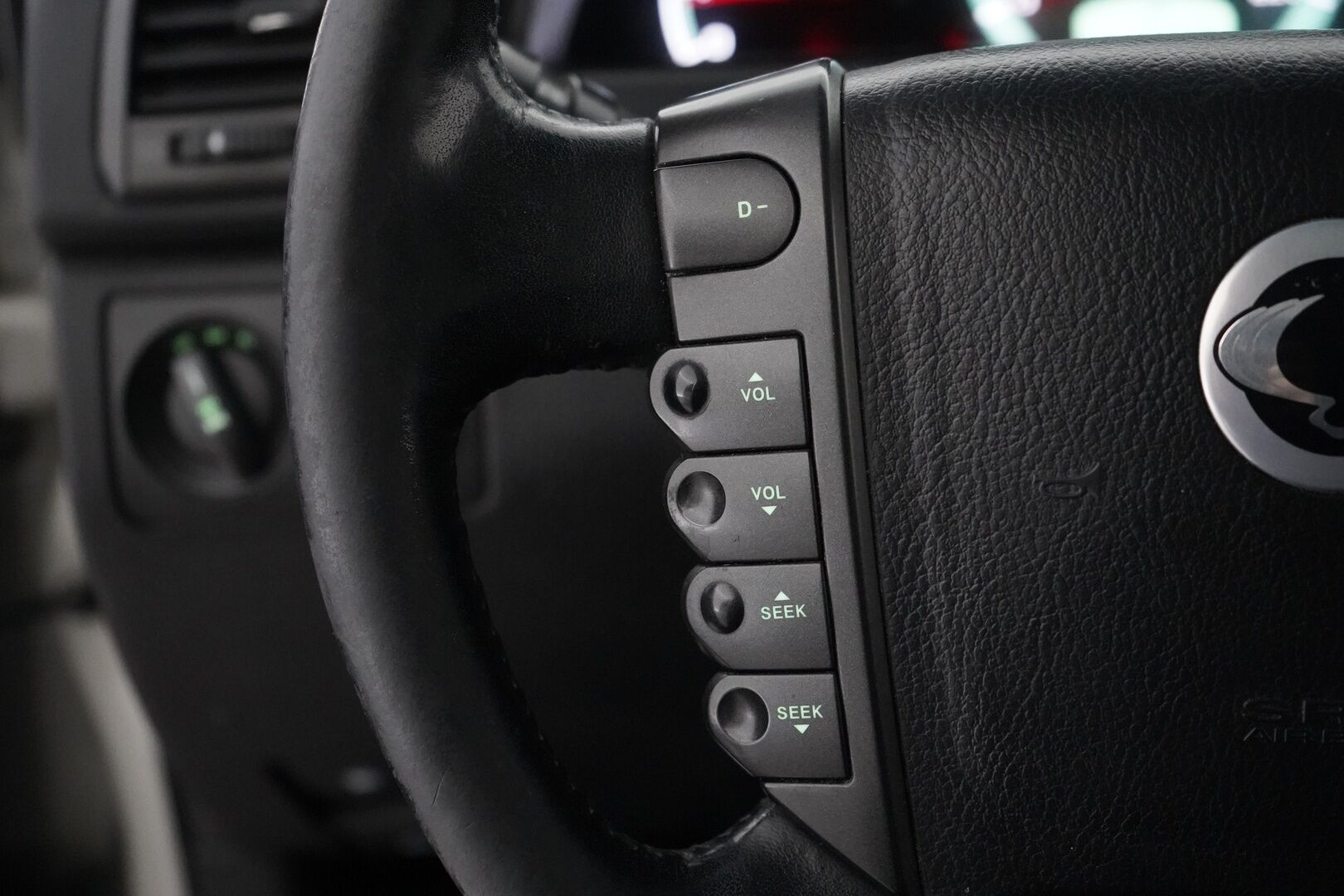 Ssangyong Rexton 2015 SSANGYONG REXTON *Vakkari / Kuskinpenkki sähkö+muisti / Kattoikkuna* - Pakettiautoksi rekisteröity / 2x Renkaat / Seuraava katsastus 10/26 - HULLUT AVAJAISHULINAT KORKOTARJOUS 3,29 %