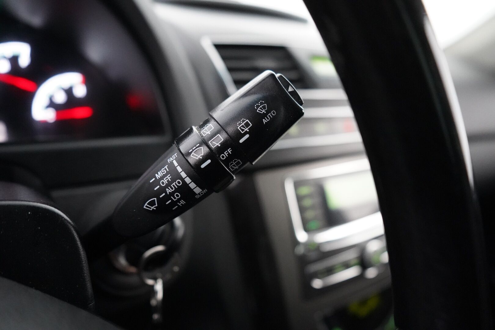 Ssangyong Rexton 2015 SSANGYONG REXTON *Vakkari / Kuskinpenkki sähkö+muisti / Kattoikkuna* - Pakettiautoksi rekisteröity / 2x Renkaat / Seuraava katsastus 10/26 - HULLUT AVAJAISHULINAT KORKOTARJOUS 3,29 %