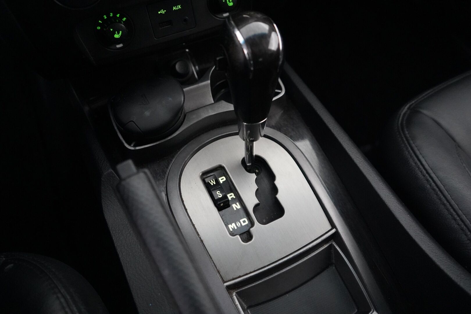 Ssangyong Rexton 2015 SSANGYONG REXTON *Vakkari / Kuskinpenkki sähkö+muisti / Kattoikkuna* - Pakettiautoksi rekisteröity / 2x Renkaat / Seuraava katsastus 10/26 - HULLUT AVAJAISHULINAT KORKOTARJOUS 3,29 %