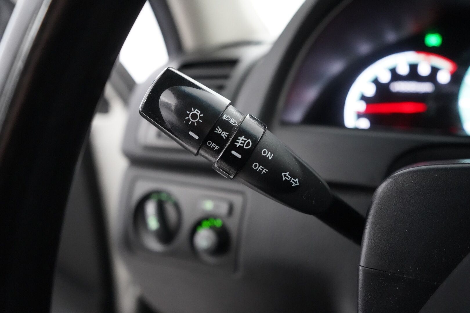 Ssangyong Rexton 2015 SSANGYONG REXTON *Vakkari / Kuskinpenkki sähkö+muisti / Kattoikkuna* - Pakettiautoksi rekisteröity / 2x Renkaat / Seuraava katsastus 10/26 - HULLUT AVAJAISHULINAT KORKOTARJOUS 3,29 %