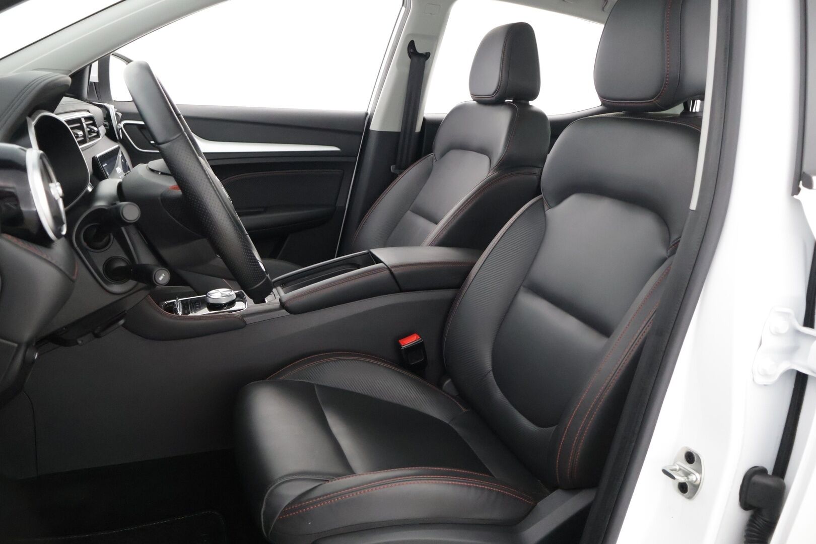 MG ZS 2023 Luxory 70 kWh *Panorama / ACC / 360 kamera / Nahat* - *2x Renkaat ja vanteet / Suomi-auto / SoH 97%!*