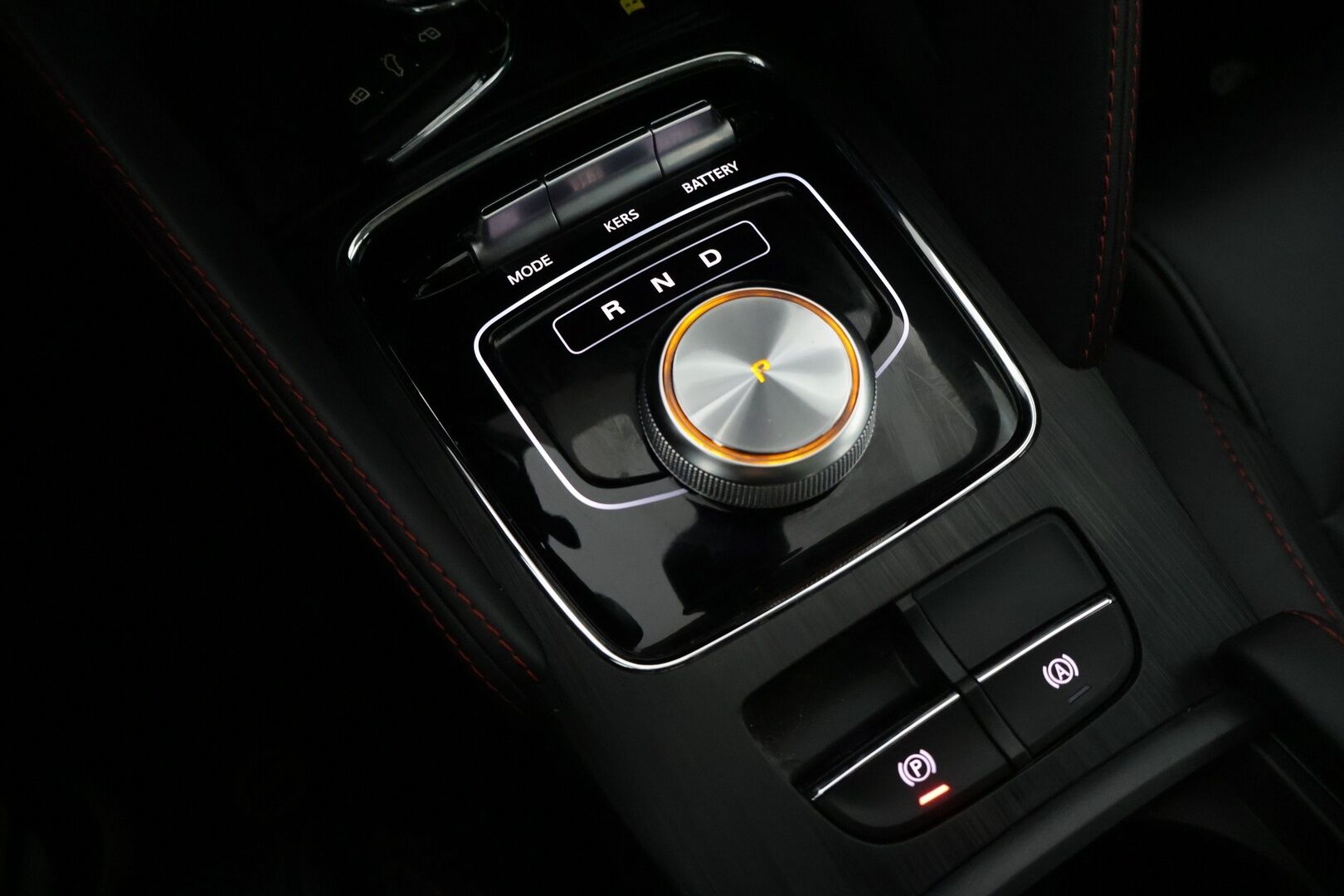 MG ZS 2023 Luxory 70 kWh *Panorama / ACC / 360 kamera / Nahat* - *2x Renkaat ja vanteet / Suomi-auto / SoH 97%!*