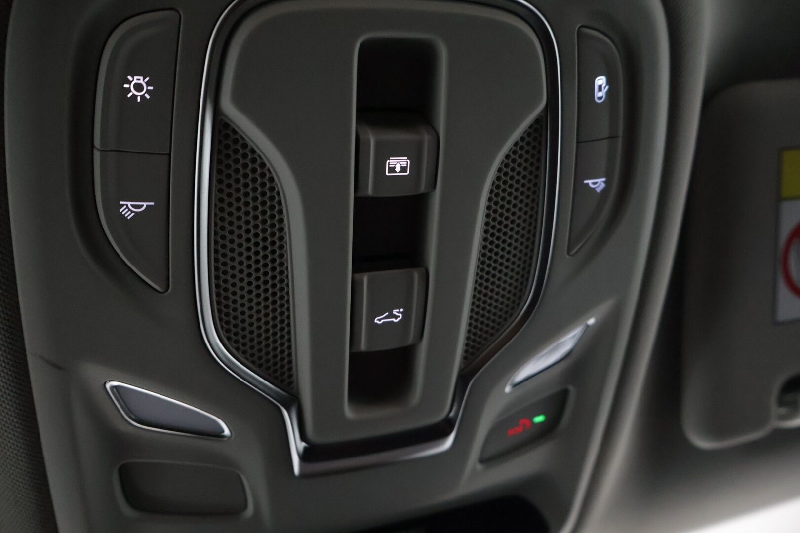 MG ZS 2023 Luxory 70 kWh *Panorama / ACC / 360 kamera / Nahat* - *2x Renkaat ja vanteet / Suomi-auto / SoH 97%!*