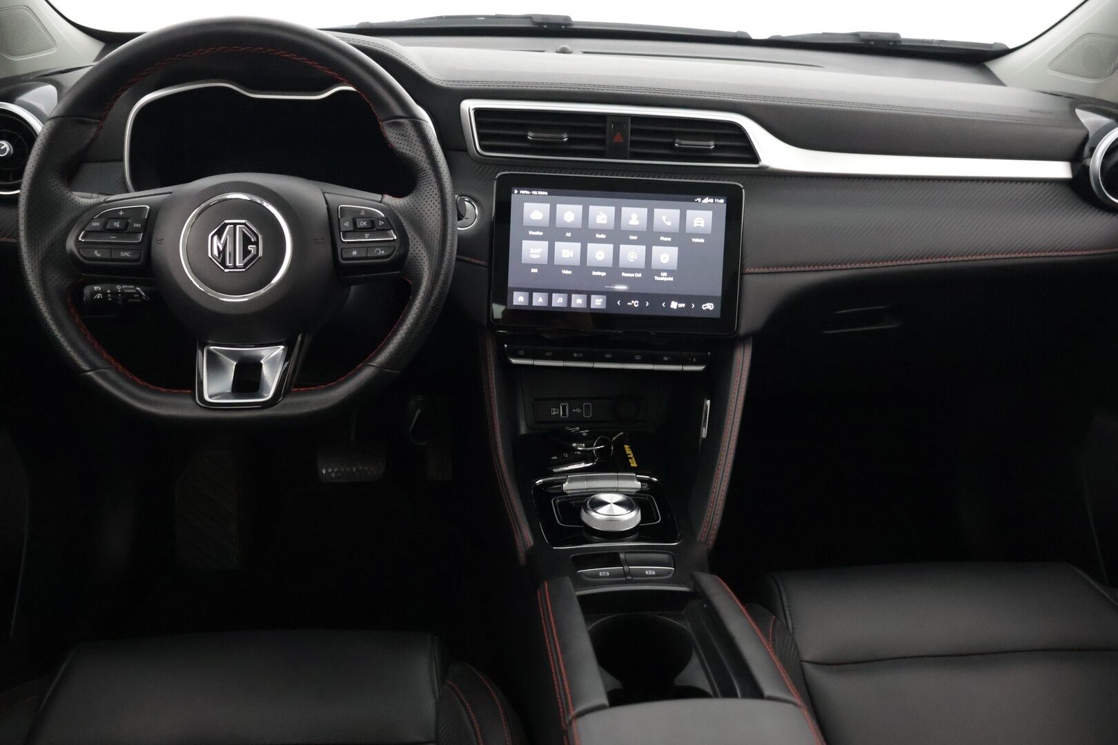 MG ZS 2023 Luxory 70 kWh *Panorama / ACC / 360 kamera / Nahat* - *2x Renkaat ja vanteet / Suomi-auto / SoH 97%!*