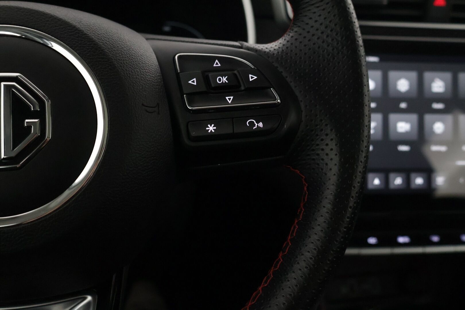 MG ZS 2023 Luxory 70 kWh *Panorama / ACC / 360 kamera / Nahat* - *2x Renkaat ja vanteet / Suomi-auto / SoH 97%!* - HULLUT JOULUT KORKOTARJOUS 2,49% 