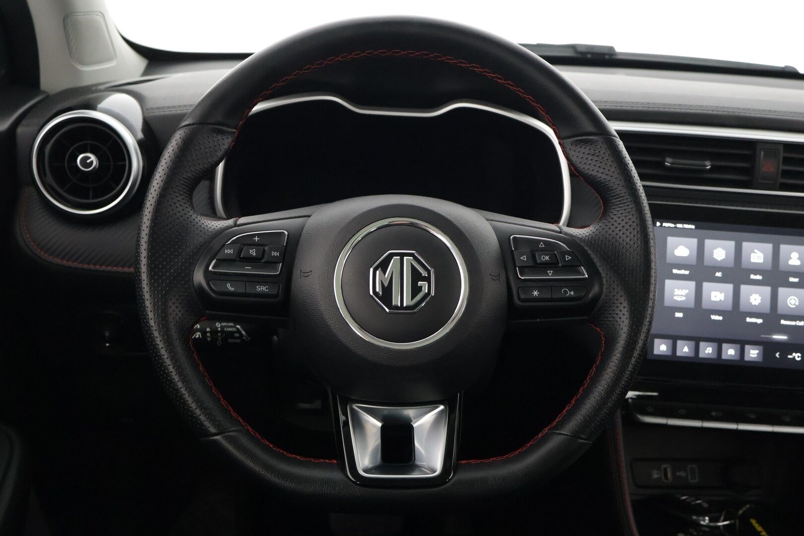 MG ZS 2023 Luxory 70 kWh *Panorama / ACC / 360 kamera / Nahat* - *2x Renkaat ja vanteet / Suomi-auto / SoH 97%!* - HULLUT JOULUT KORKOTARJOUS 2,49% 