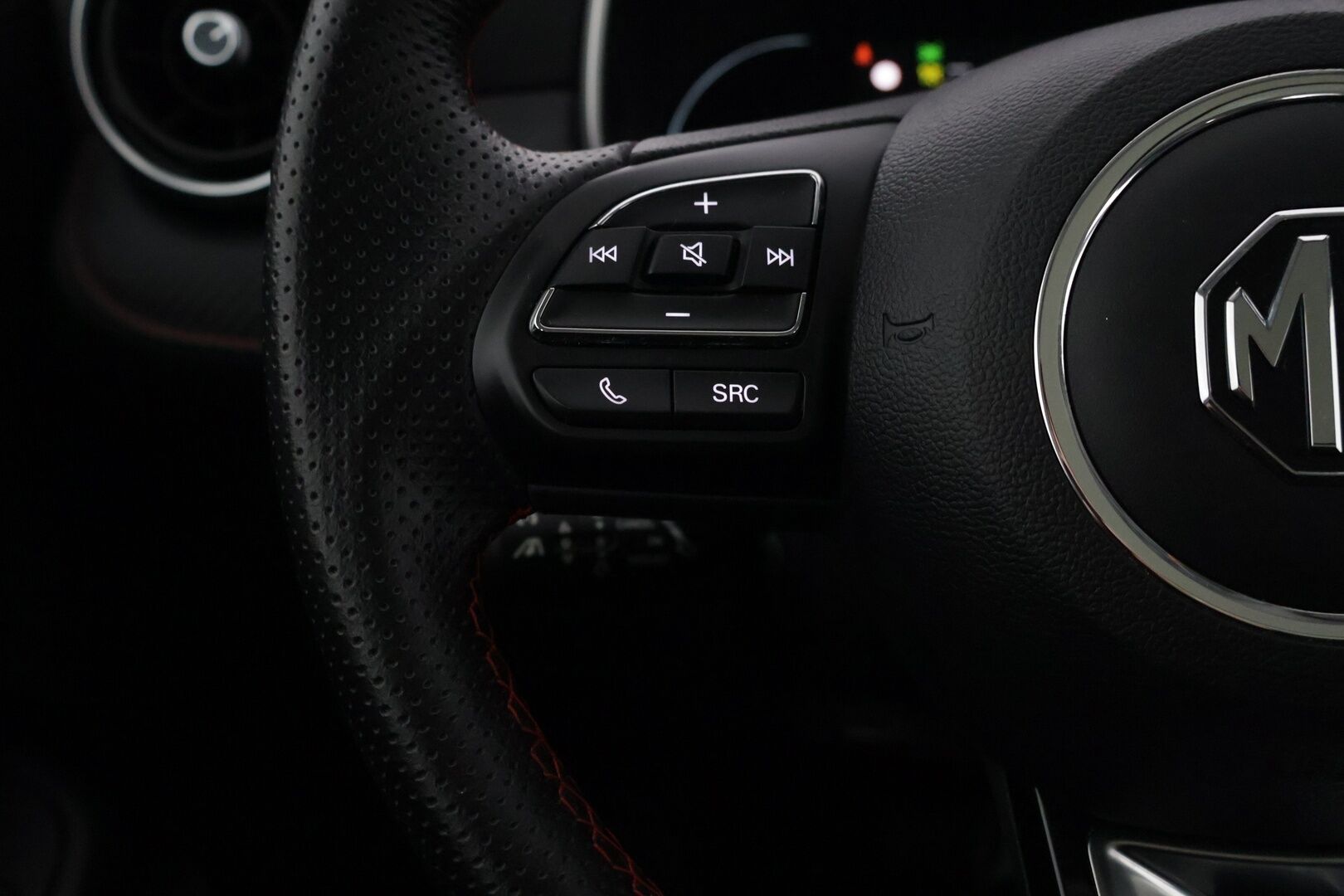 MG ZS 2023 Luxory 70 kWh *Panorama / ACC / 360 kamera / Nahat* - *2x Renkaat ja vanteet / Suomi-auto / SoH 97%!* - HULLUT JOULUT KORKOTARJOUS 2,49% 