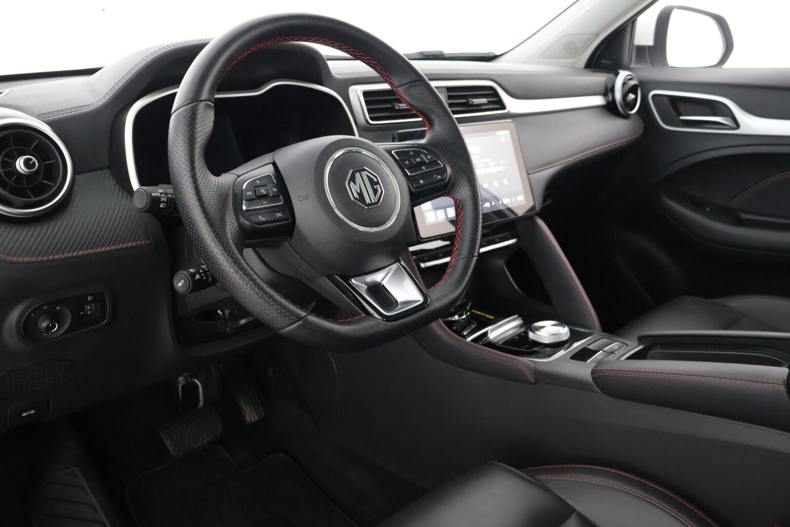 MG ZS 2023 Luxory 70 kWh *Panorama / ACC / 360 kamera / Nahat* - *2x Renkaat ja vanteet / Suomi-auto / SoH 97%!* - HULLUT JOULUT KORKOTARJOUS 2,49% 