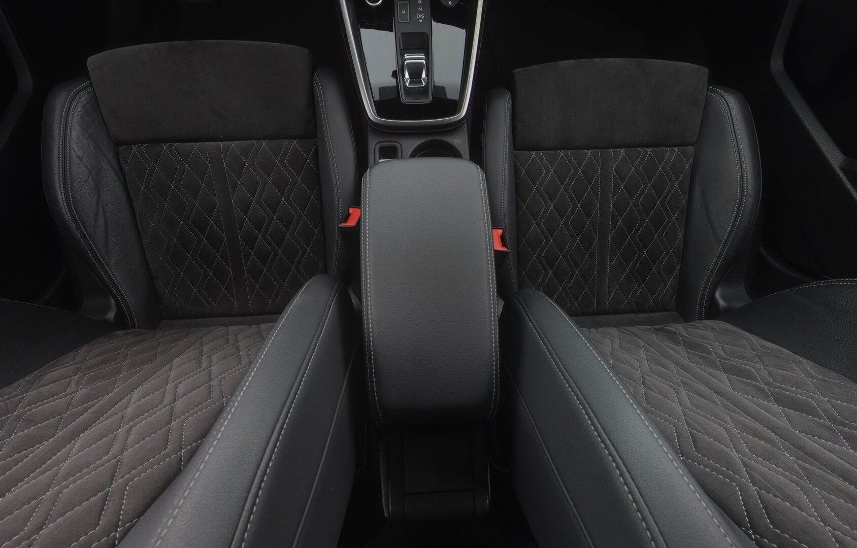 Audi A3 2021 Sportback Business S line 40 TFSI e 150kW S tronic / ACC / Muistipenkki / Digimittaristo / BLIS / P-kamera / - *S-Line / RS-Penkit / ACC / Digimittaristo / Audi Pre Sense / Navi / LED / Kuskinpenkki muistilla /