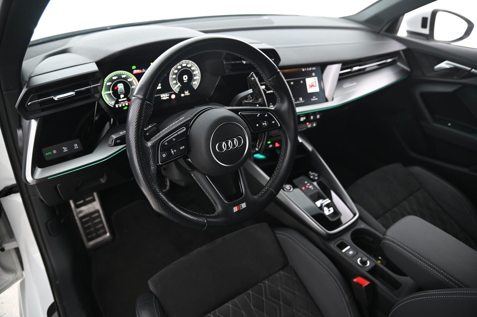 Audi A3 2021 Sportback Business S line 40 TFSI e 150kW S tronic / ACC / Muistipenkki / Digimittaristo / BLIS / P-kamera / - *S-Line / RS-Penkit / ACC / Digimittaristo / Audi Pre Sense / Navi / LED / Kuskinpenkki muistilla /
