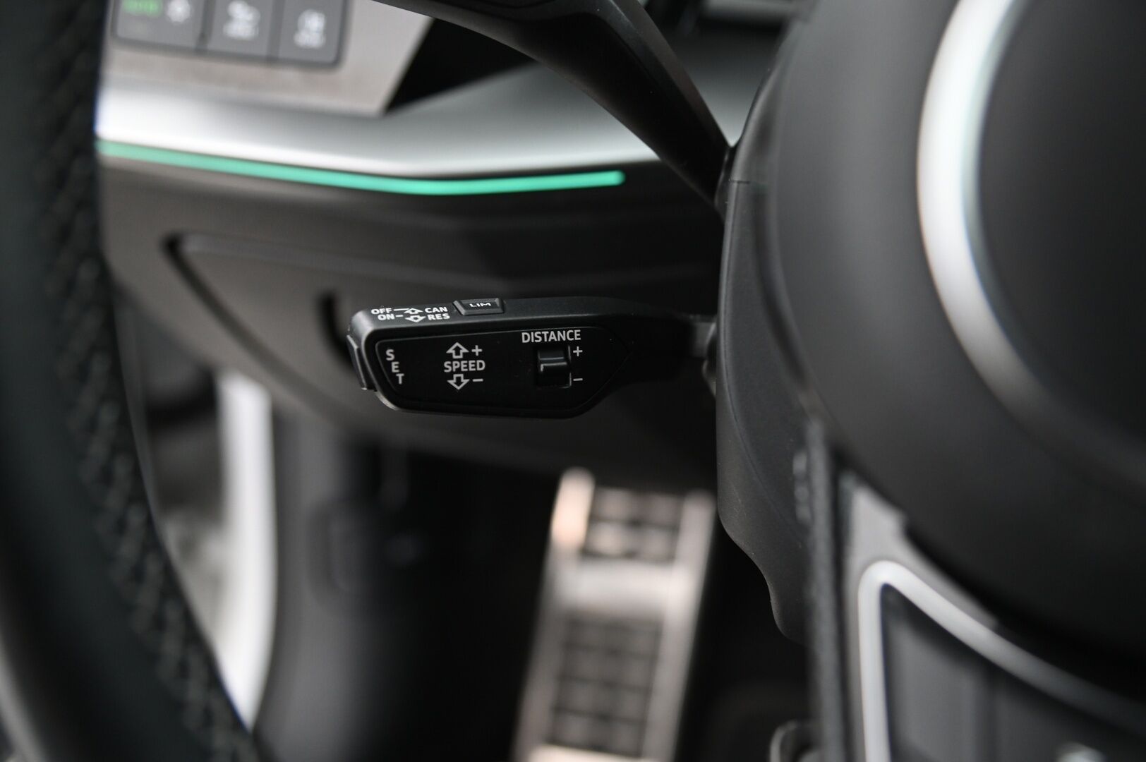 Audi A3 2021 Sportback Business S line 40 TFSI e 150kW S tronic / ACC / Muistipenkki / Digimittaristo / BLIS / P-kamera / - *S-Line / RS-Penkit / ACC / Digimittaristo / Audi Pre Sense / Navi / LED / Kuskinpenkki muistilla /