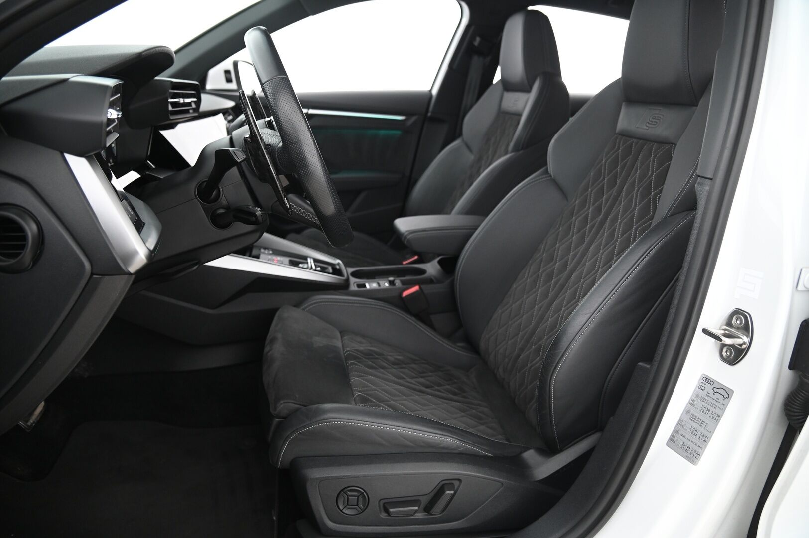 Audi A3 2021 Sportback Business S line 40 TFSI e 150kW S tronic / ACC / Muistipenkki / Digimittaristo / BLIS / P-kamera / - *S-Line / RS-Penkit / ACC / Digimittaristo / Audi Pre Sense / Navi / LED / Kuskinpenkki muistilla /