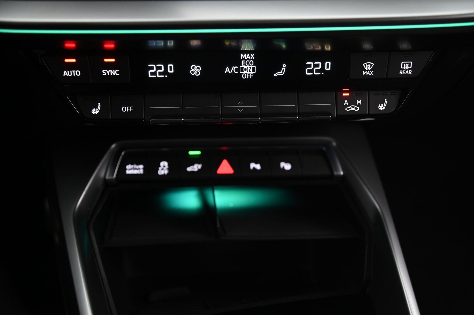 Audi A3 2021 Sportback Business S line 40 TFSI e 150kW S tronic / ACC / Muistipenkki / Digimittaristo / BLIS / P-kamera / - *S-Line / RS-Penkit / ACC / Digimittaristo / Audi Pre Sense / Navi / LED / Kuskinpenkki muistilla /