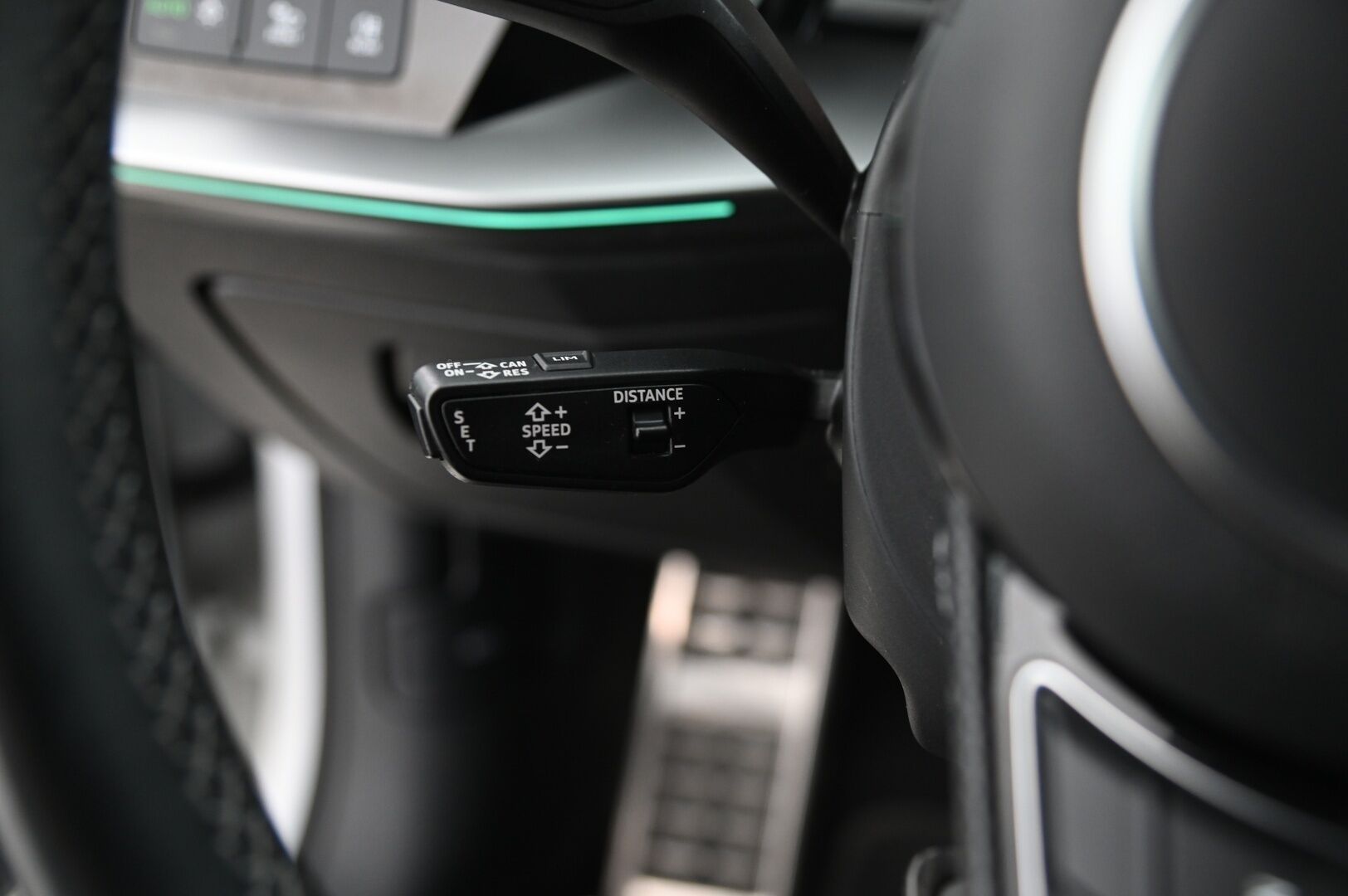 Audi A3 2021 Sportback Business S line 40 TFSI e 150kW S tronic / ACC / Muistipenkki / Digimittaristo / BLIS / P-kamera / - *S-Line / RS-Penkit / ACC / Digimittaristo / Audi Pre Sense / Navi / LED / Kuskinpenkki muistilla /