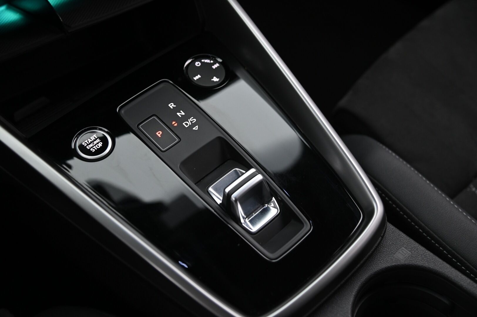 Audi A3 2021 Sportback Business S line 40 TFSI e 150kW S tronic / ACC / Muistipenkki / Digimittaristo / BLIS / P-kamera / - *S-Line / RS-Penkit / ACC / Digimittaristo / Audi Pre Sense / Navi / LED / Kuskinpenkki muistilla /