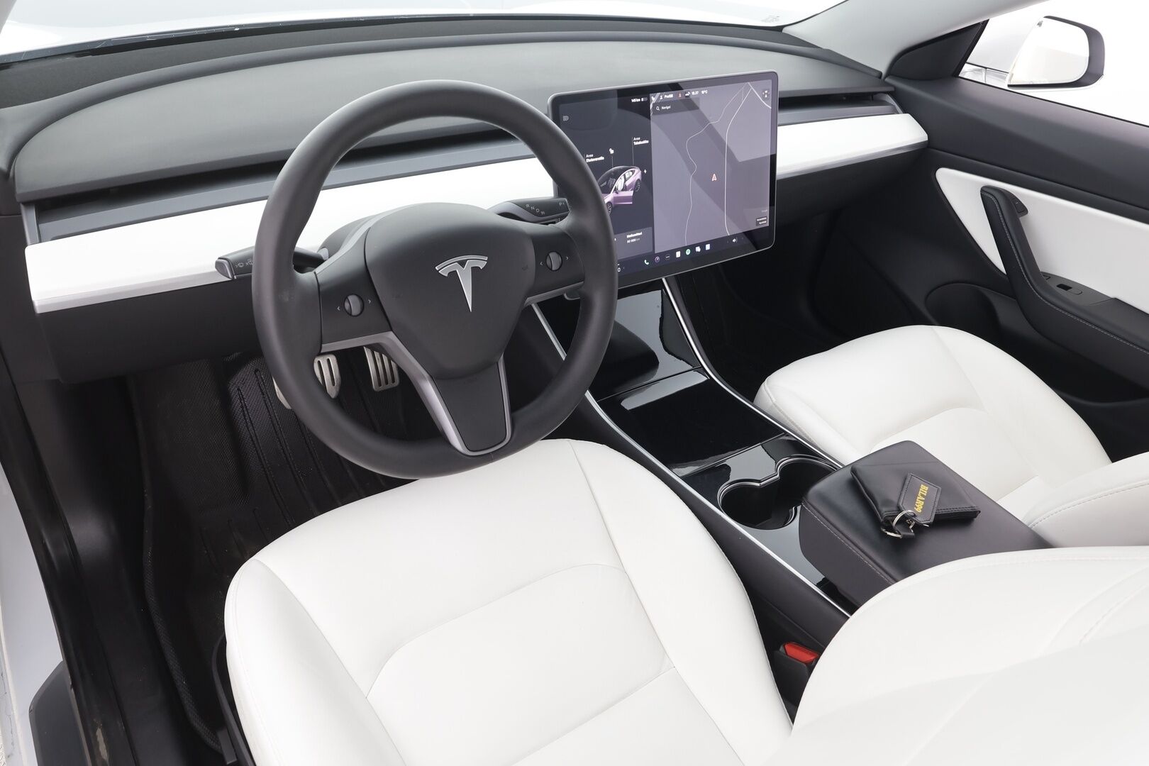 Tesla Model 3 2019 Performance Dual Motor AWD - | FSD | ACC | Valkoiset nahat | Muistipenkki | Lasikatto | Premium audio | P.kamera | Akuston esilämmitys | LED | Track mode | 