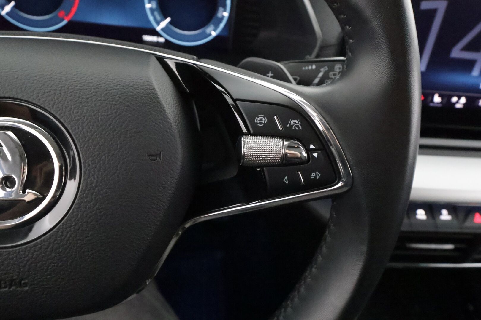 Skoda Octavia 2024 Combi 1.5 TSI Style eTEC DSG Autom. - | Webasto | Koukku | ACC | P.Kamera | Matrix-LED | Kaistavahti | Navi | Keyless | Digimittaristo | 1-om Suomi-auto | Kahdet renkaat | 