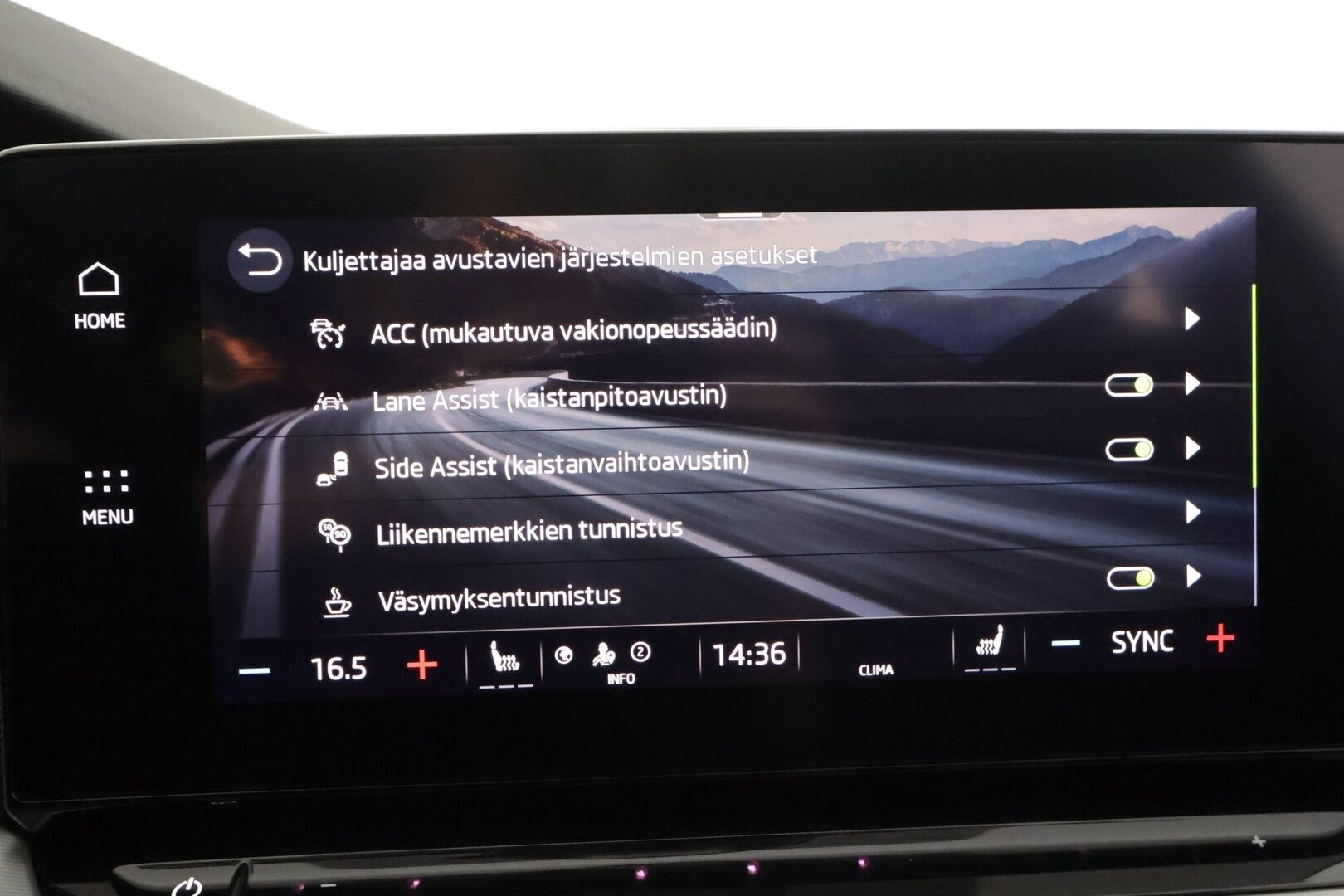 Skoda Octavia 2024 Combi 1.5 TSI Style eTEC DSG Autom. - | Webasto | Koukku | ACC | P.Kamera | Matrix-LED | Kaistavahti | Navi | Keyless | Digimittaristo | 1-om Suomi-auto | Kahdet renkaat | 