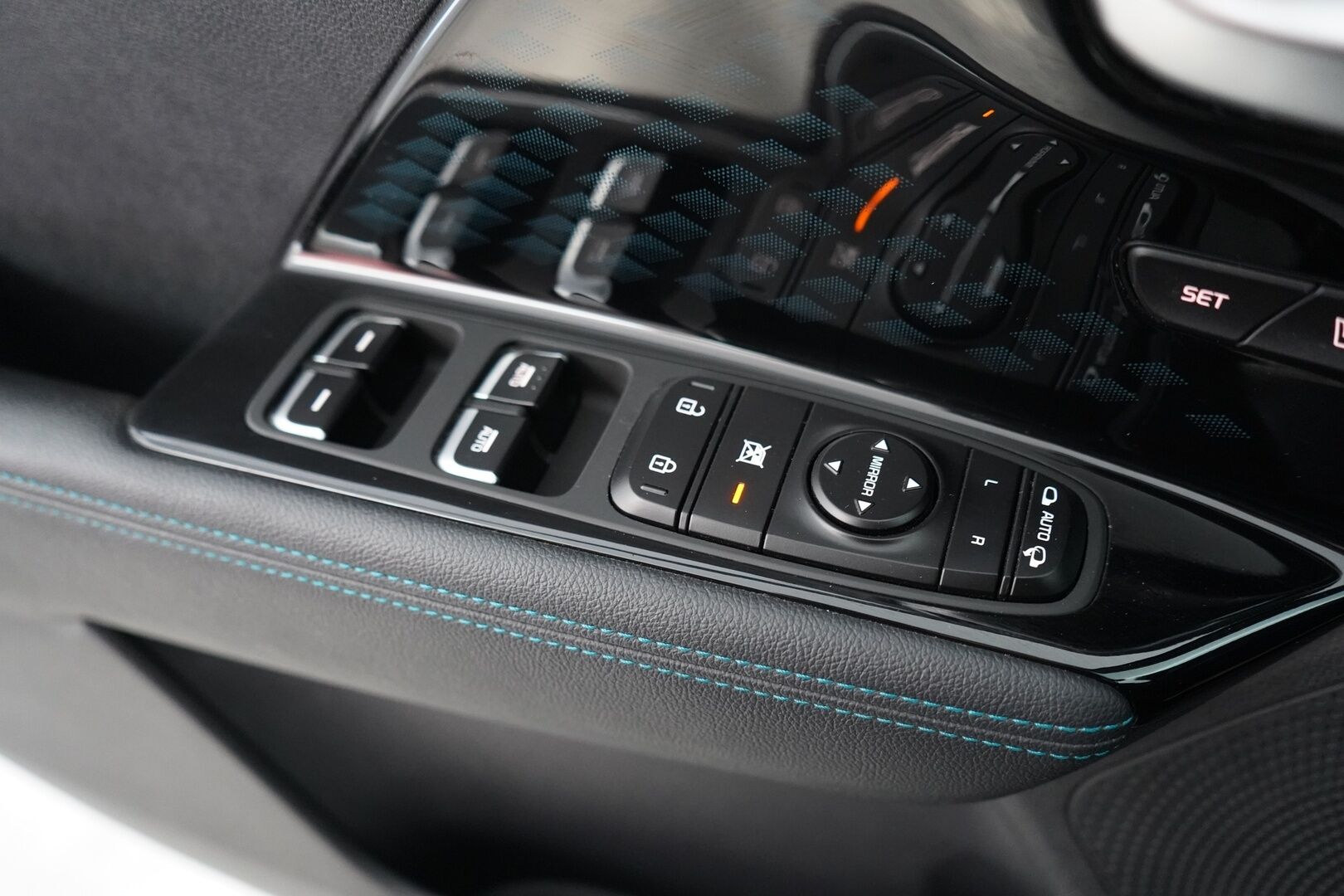 Kia Niro Electric 2021 Business Luxury 64 kWh 204 hv - ACC | Ilmastoidut nahat | Kamera | Navi | Kahdet renkaat aluvantein | SOH 94,5% | Android & Apple 