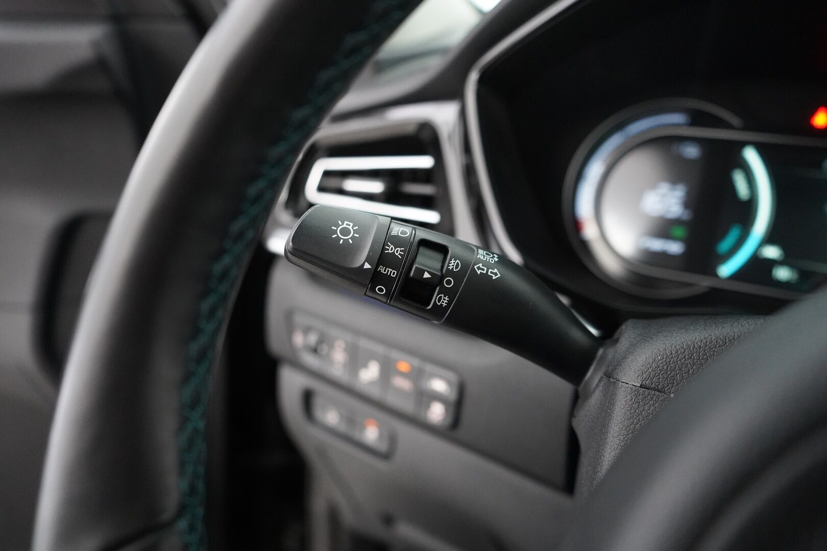 Kia Niro Electric 2021 Business Luxury 64 kWh 204 hv - ACC | Ilmastoidut nahat | Kamera | Navi | Kahdet renkaat aluvantein | SOH 94,5% | Android & Apple 