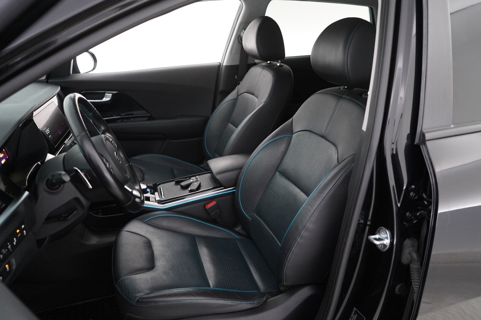 Kia Niro Electric 2021 Business Luxury 64 kWh 204 hv - ACC | Ilmastoidut nahat | Kamera | Navi | Kahdet renkaat aluvantein | SOH 94,5% | Android & Apple 