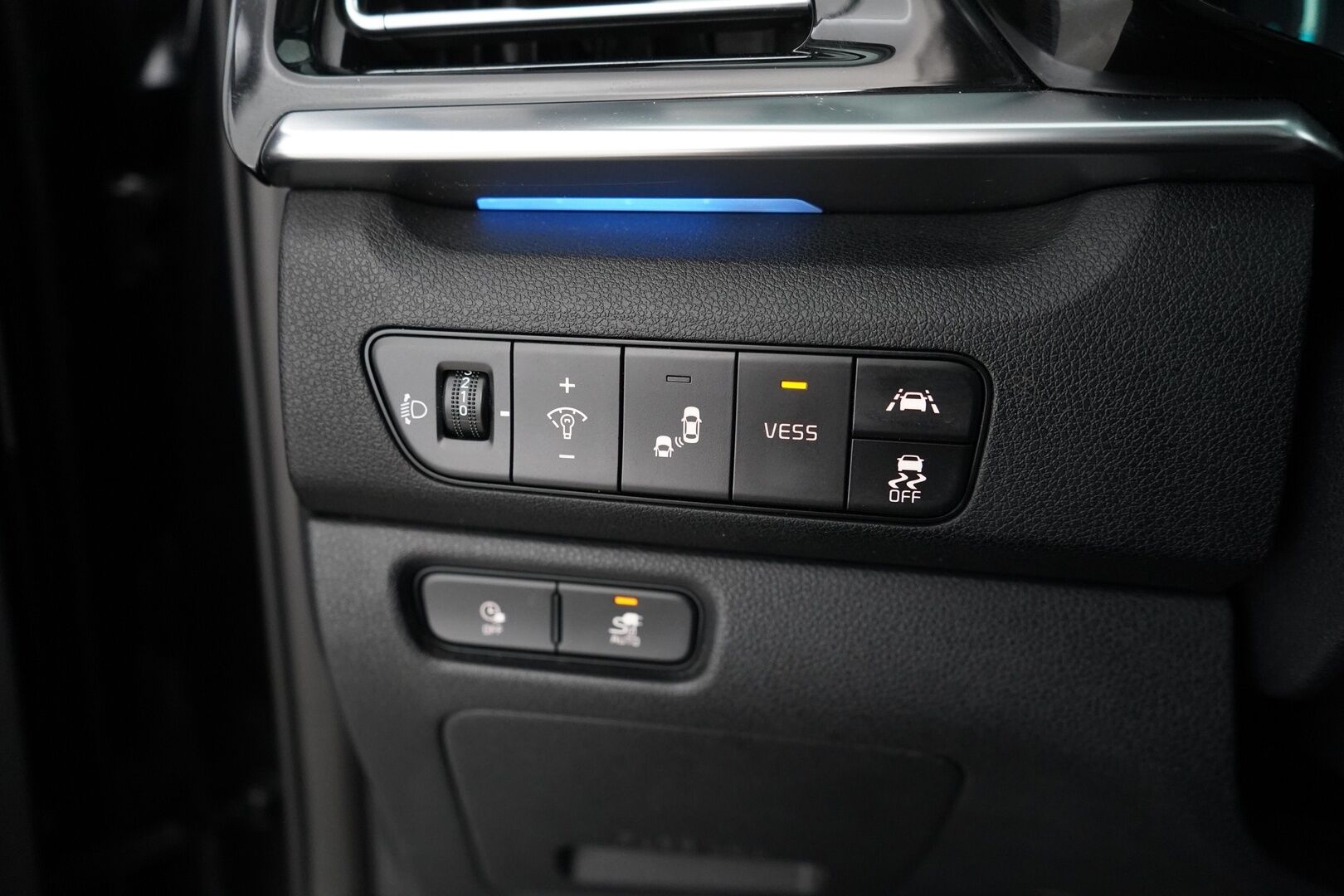 Kia Niro Electric 2021 Business Luxury 64 kWh 204 hv - ACC | Ilmastoidut nahat | Kamera | Navi | Kahdet renkaat aluvantein | SOH 94,5% | Android & Apple 