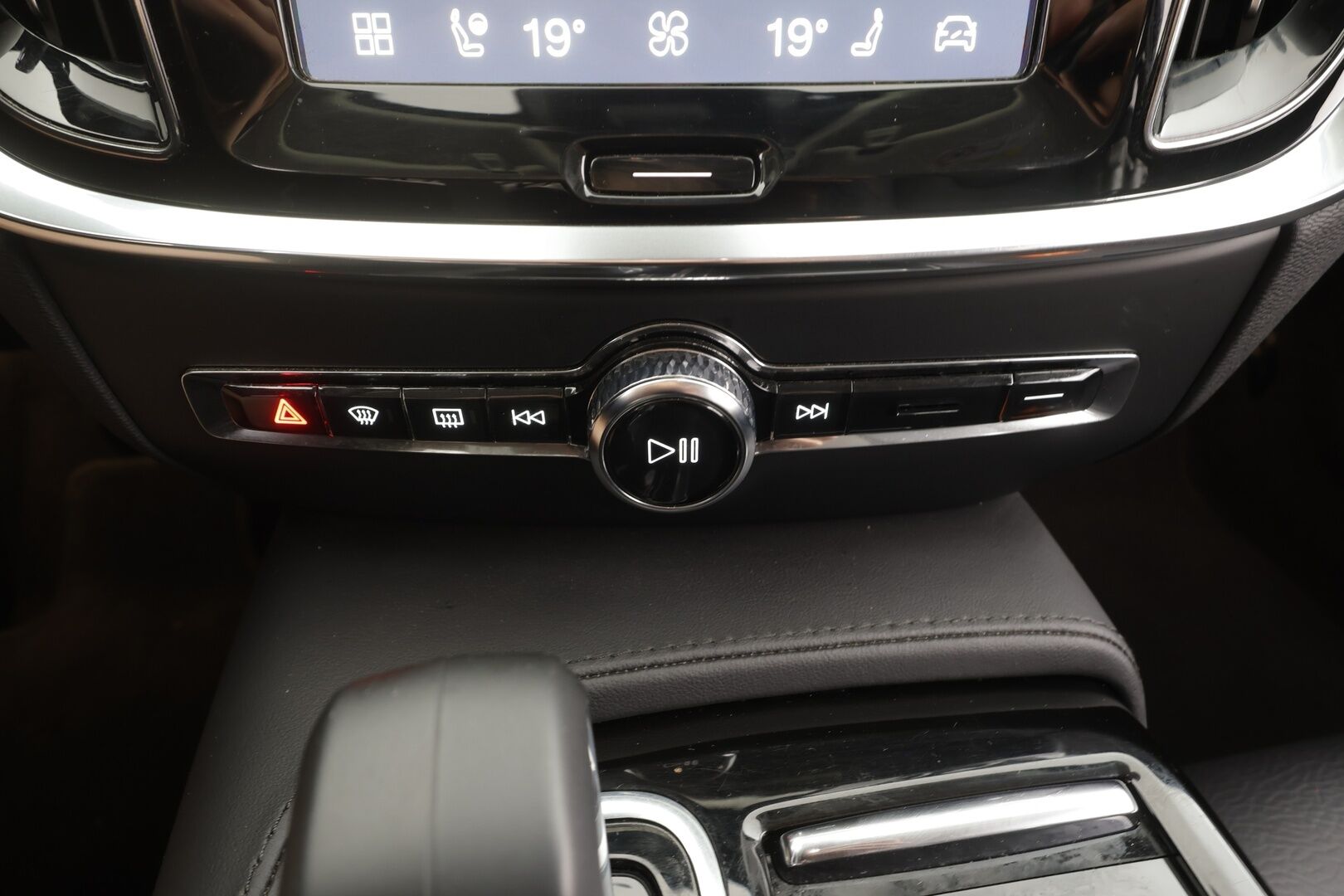 Volvo V60 2025 T6 AWD Long Range Plus Dark aut - | ACC | Koukku | Sporttinahat muistilla | Full-LED Active | Pilot Assist | BLIS | High perf. audio | Keyless | Merkkihuollot | 1-om suomiauto | ALV |