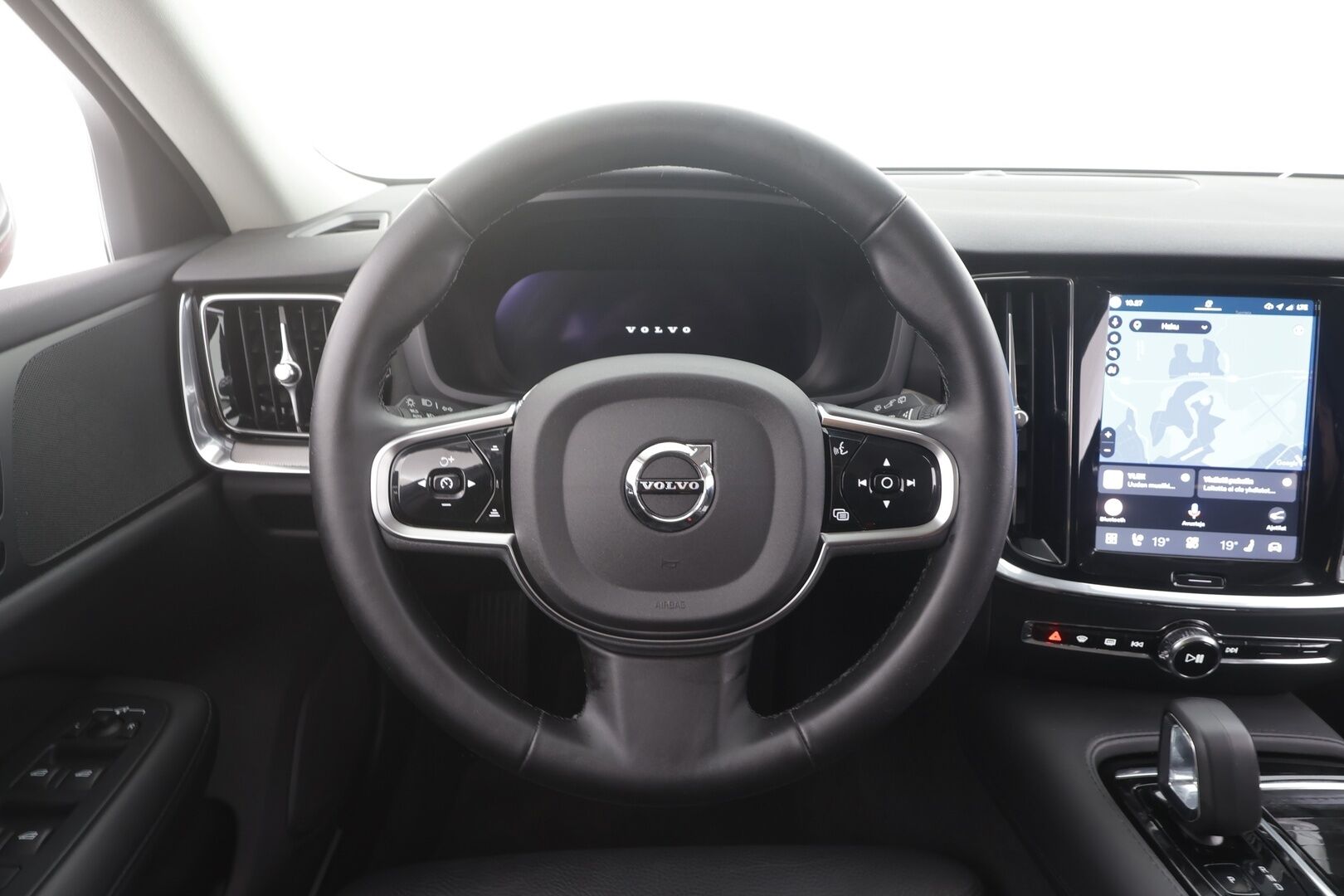 Volvo V60 2025 T6 AWD Long Range Plus Dark aut - | ACC | Koukku | Sporttinahat muistilla | Full-LED Active | Pilot Assist | BLIS | High perf. audio | Keyless | Merkkihuollot | 1-om suomiauto | ALV |