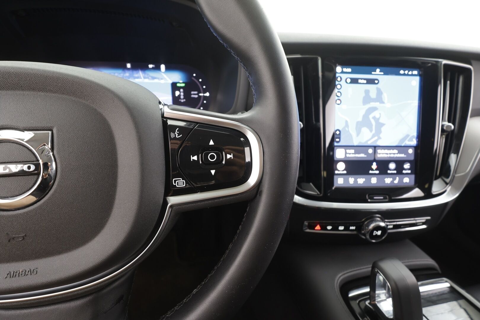 Volvo V60 2025 T6 AWD Long Range Plus Dark aut - | ACC | Koukku | Sporttinahat muistilla | Full-LED Active | Pilot Assist | BLIS | High perf. audio | Keyless | Merkkihuollot | 1-om suomiauto | ALV |